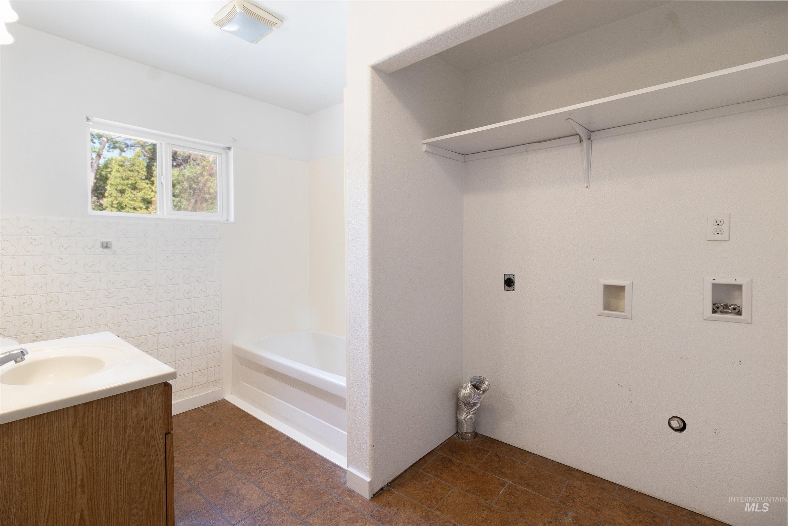 923 N Cleveland St Property Photo 24