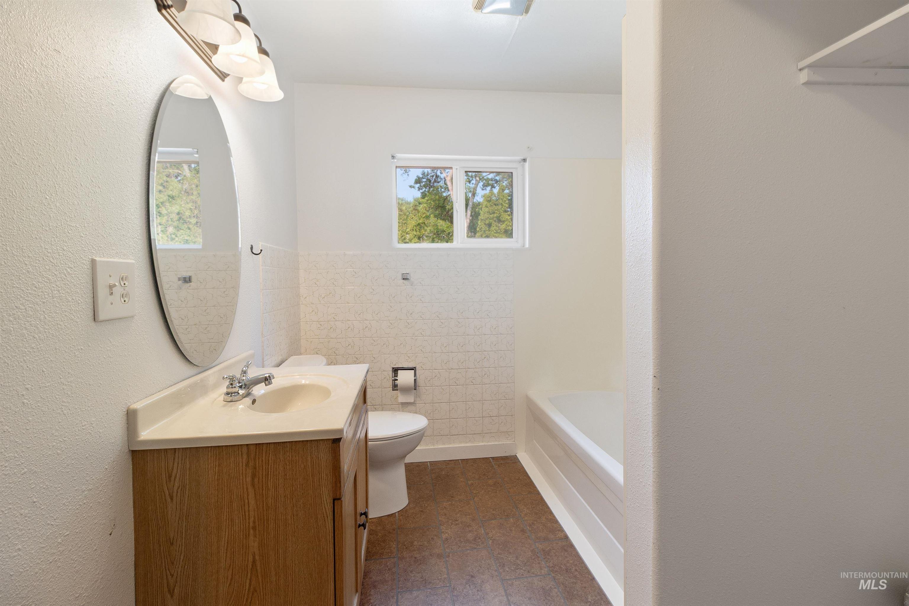 923 N Cleveland St Property Photo 25