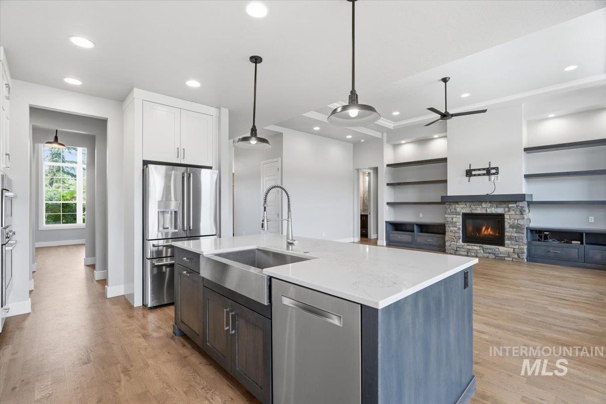 2620 N Rivington Ave Property Photo 4