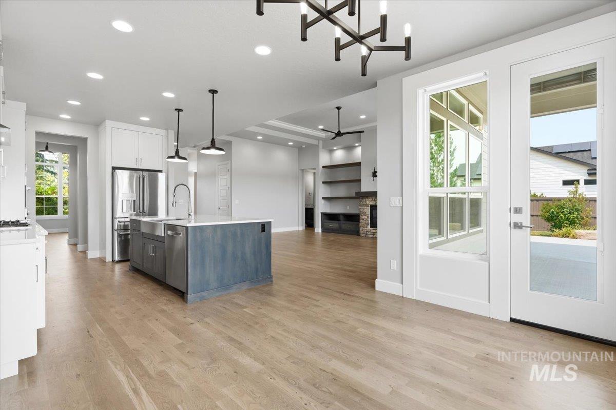 2620 N Rivington Ave Property Photo 8