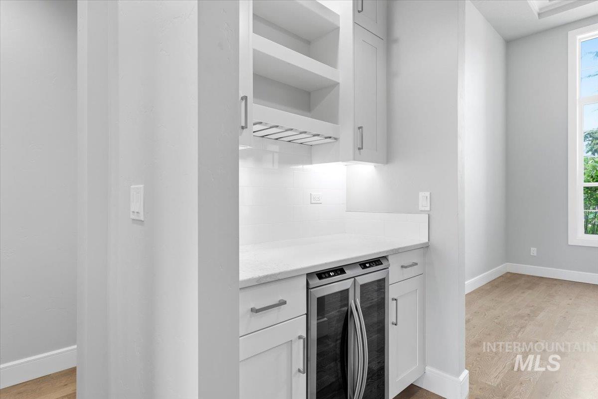 2620 N Rivington Ave Property Photo 11