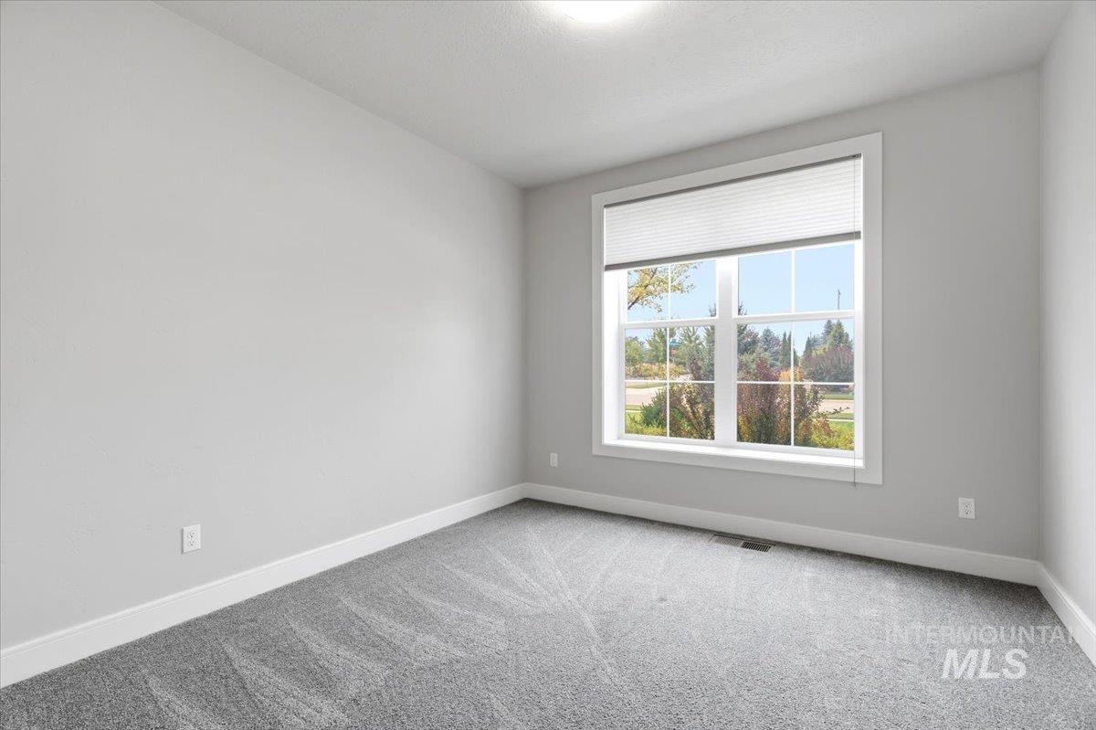 2620 N Rivington Ave Property Photo 27