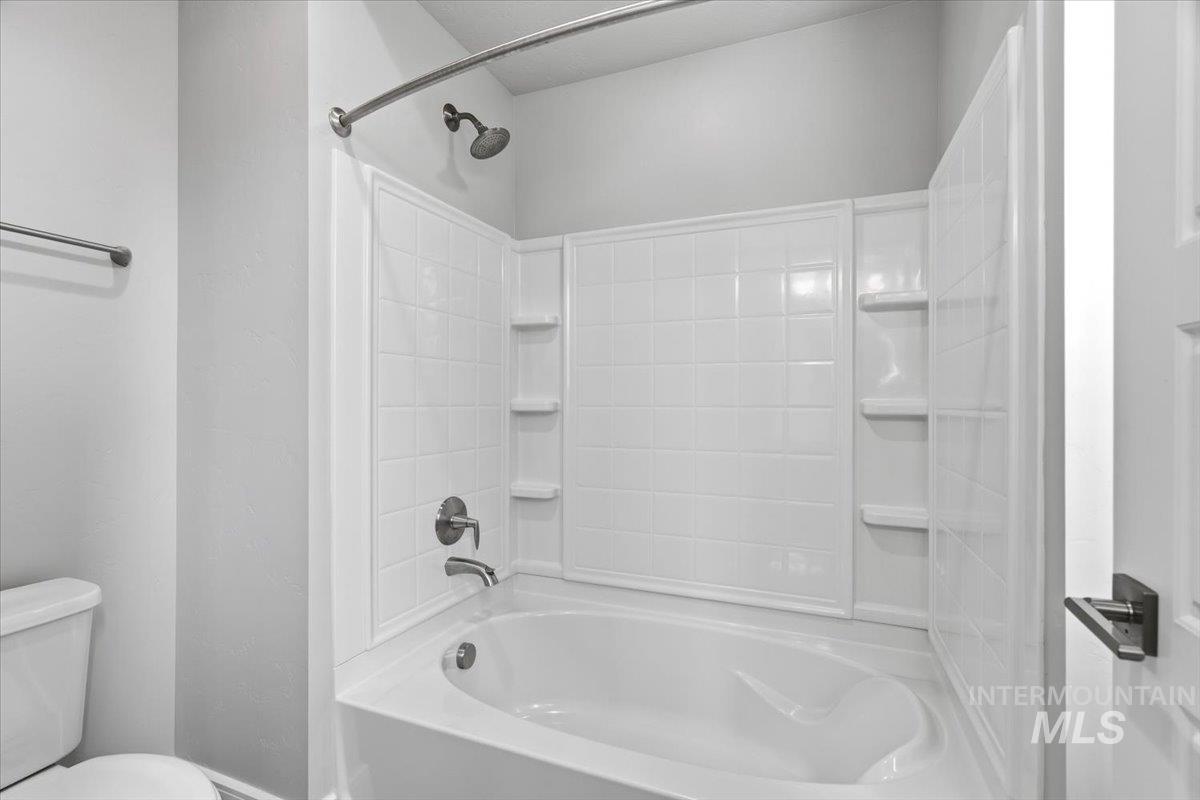 2620 N Rivington Ave Property Photo 29