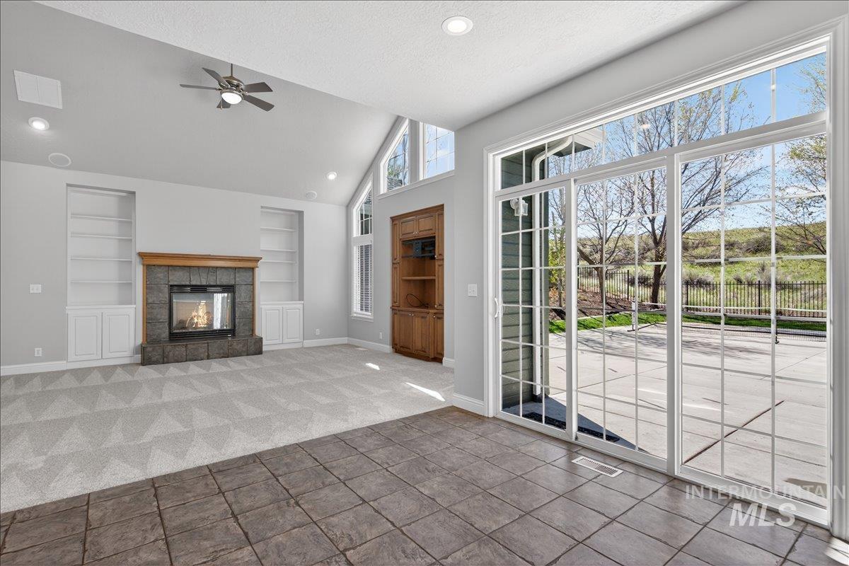 12935 N Schicks Ridge Rd Property Photo 3