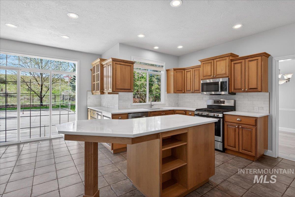 12935 N Schicks Ridge Rd Property Photo 4