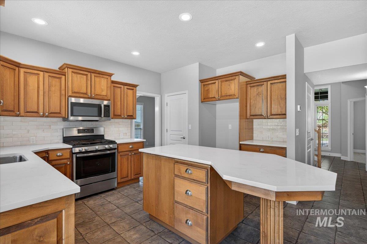 12935 N Schicks Ridge Rd Property Photo 5