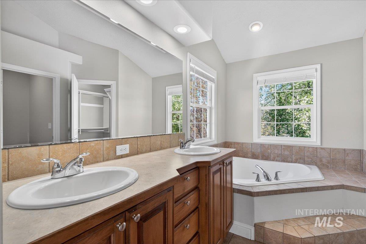 12935 N Schicks Ridge Rd Property Photo 13