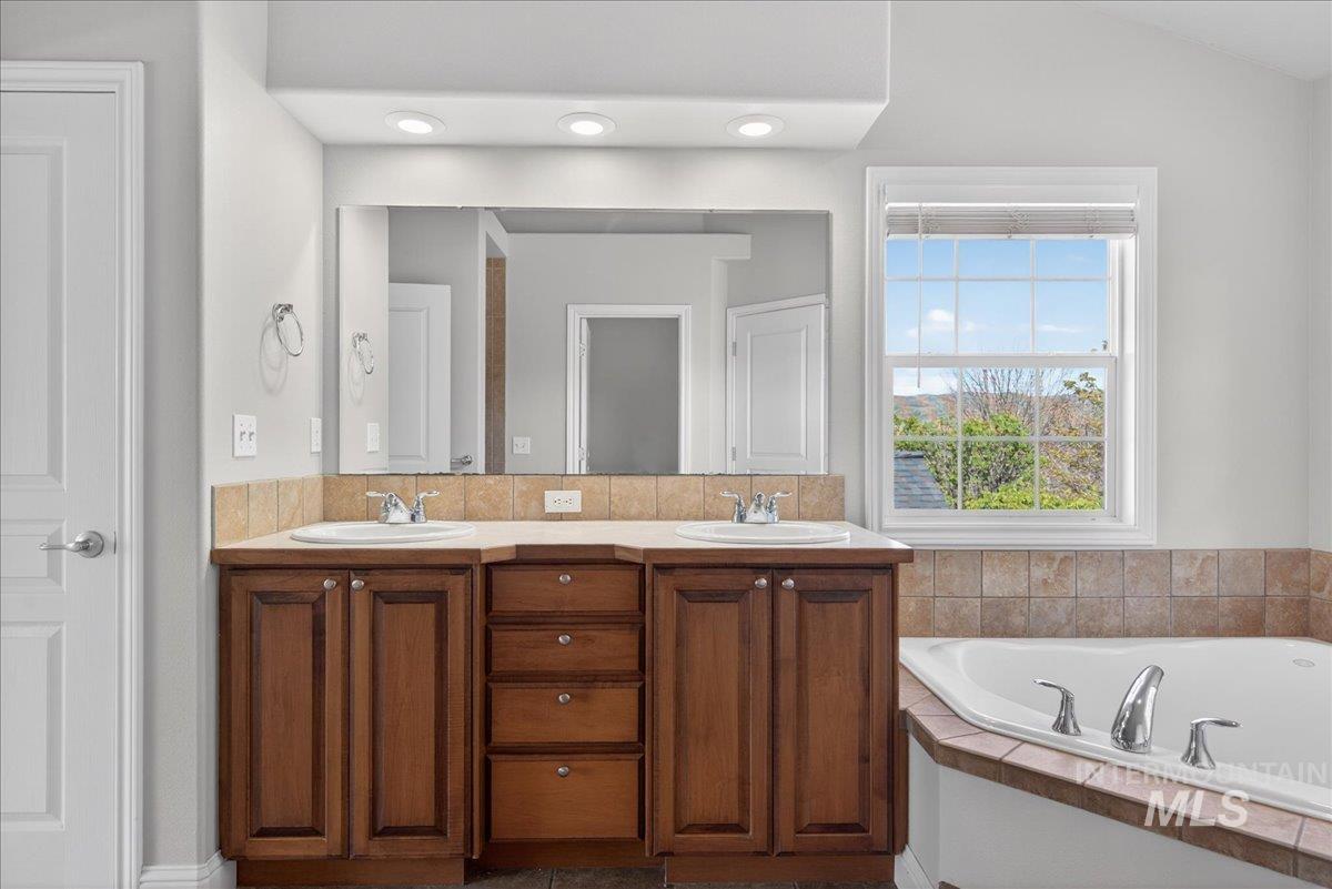 12935 N Schicks Ridge Rd Property Photo 14