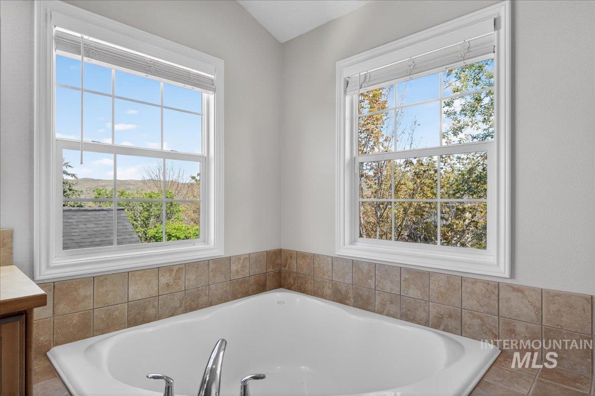 12935 N Schicks Ridge Rd Property Photo 15