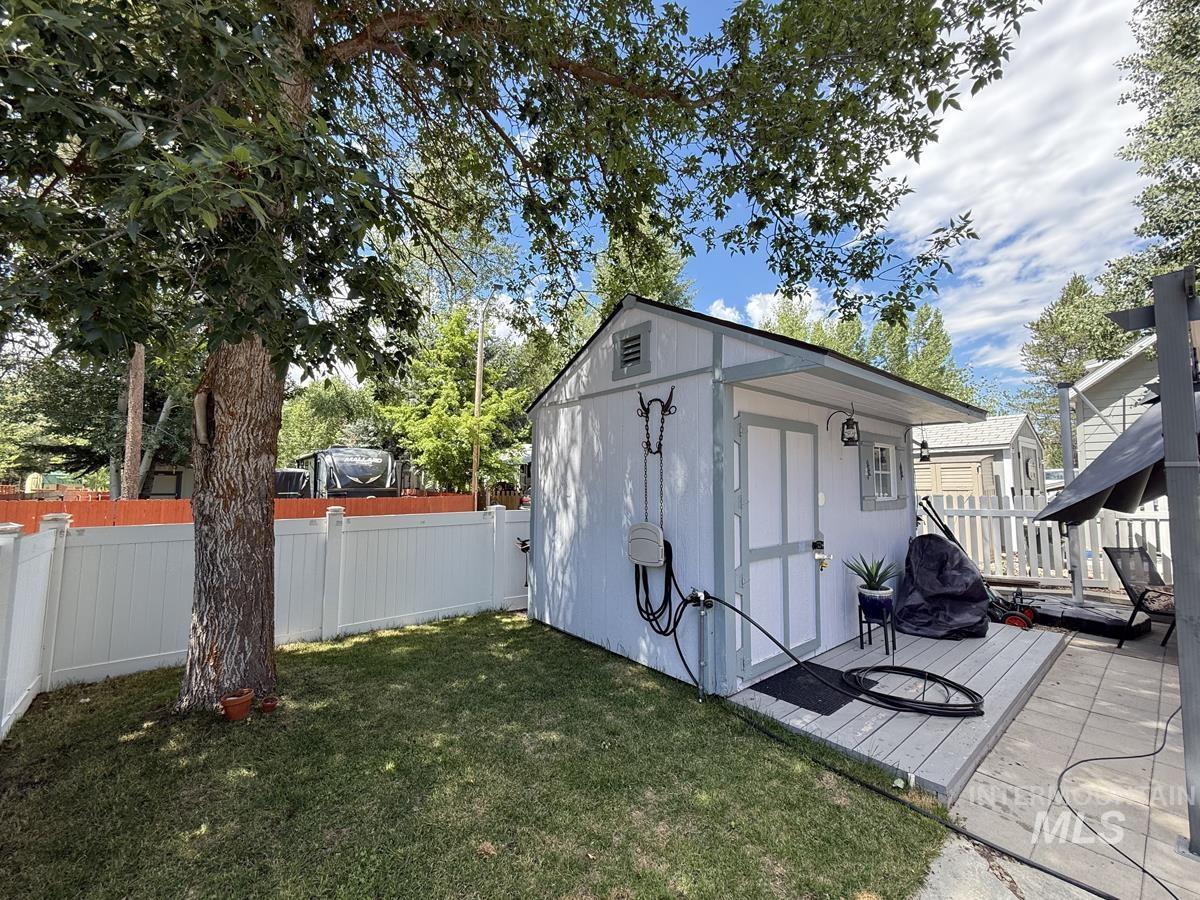 2 Q Street Property Photo 14