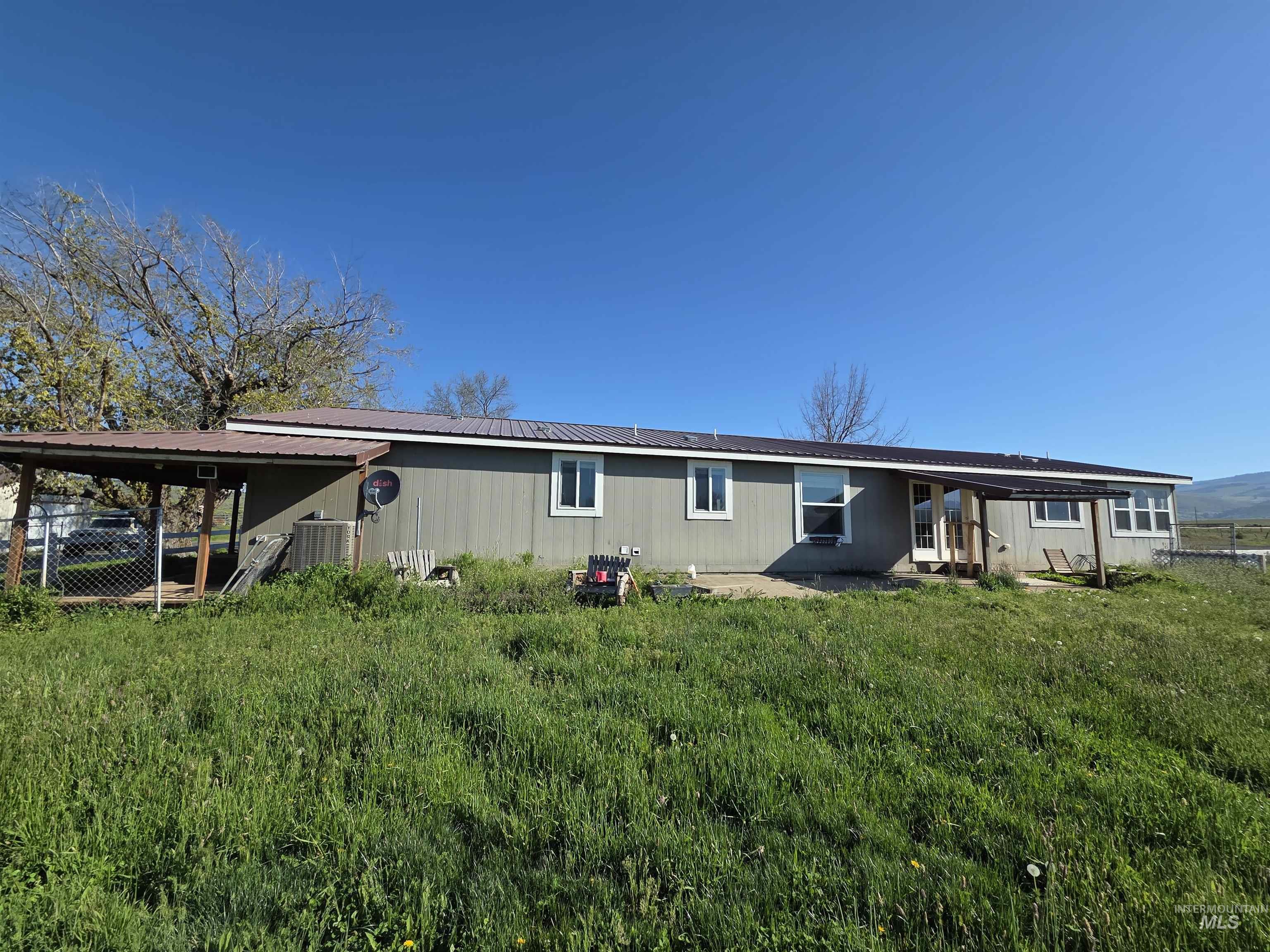 2205 Jackson Creek Rd Property Photo 2
