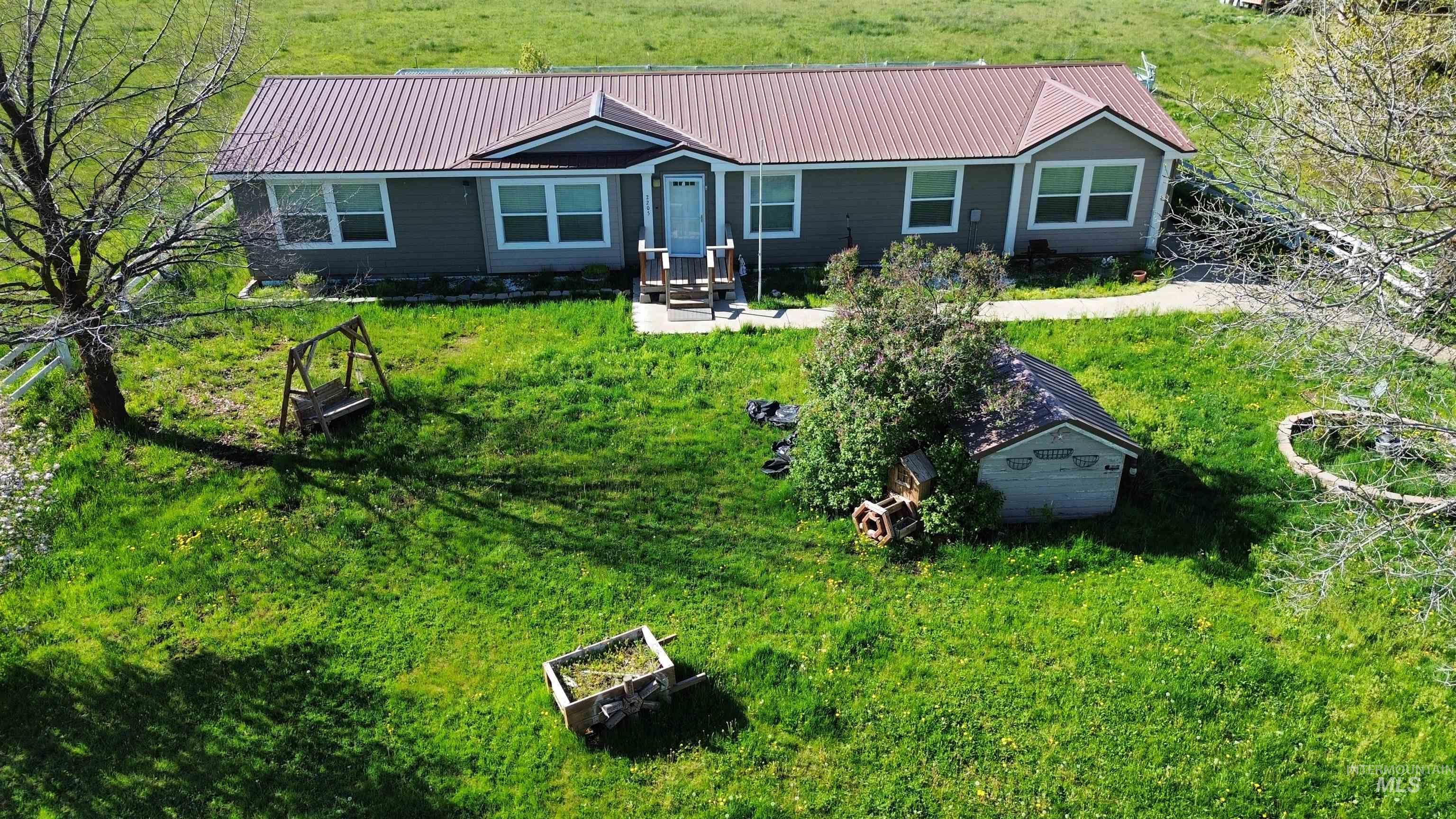 2205 Jackson Creek Rd Property Photo 4