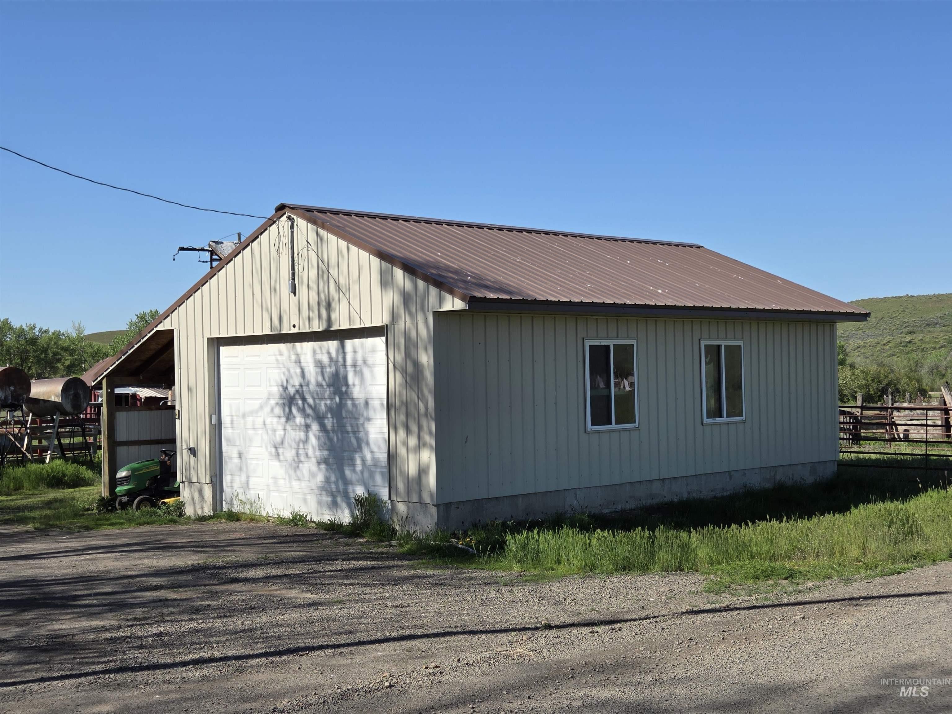 2205 Jackson Creek Rd Property Photo 8