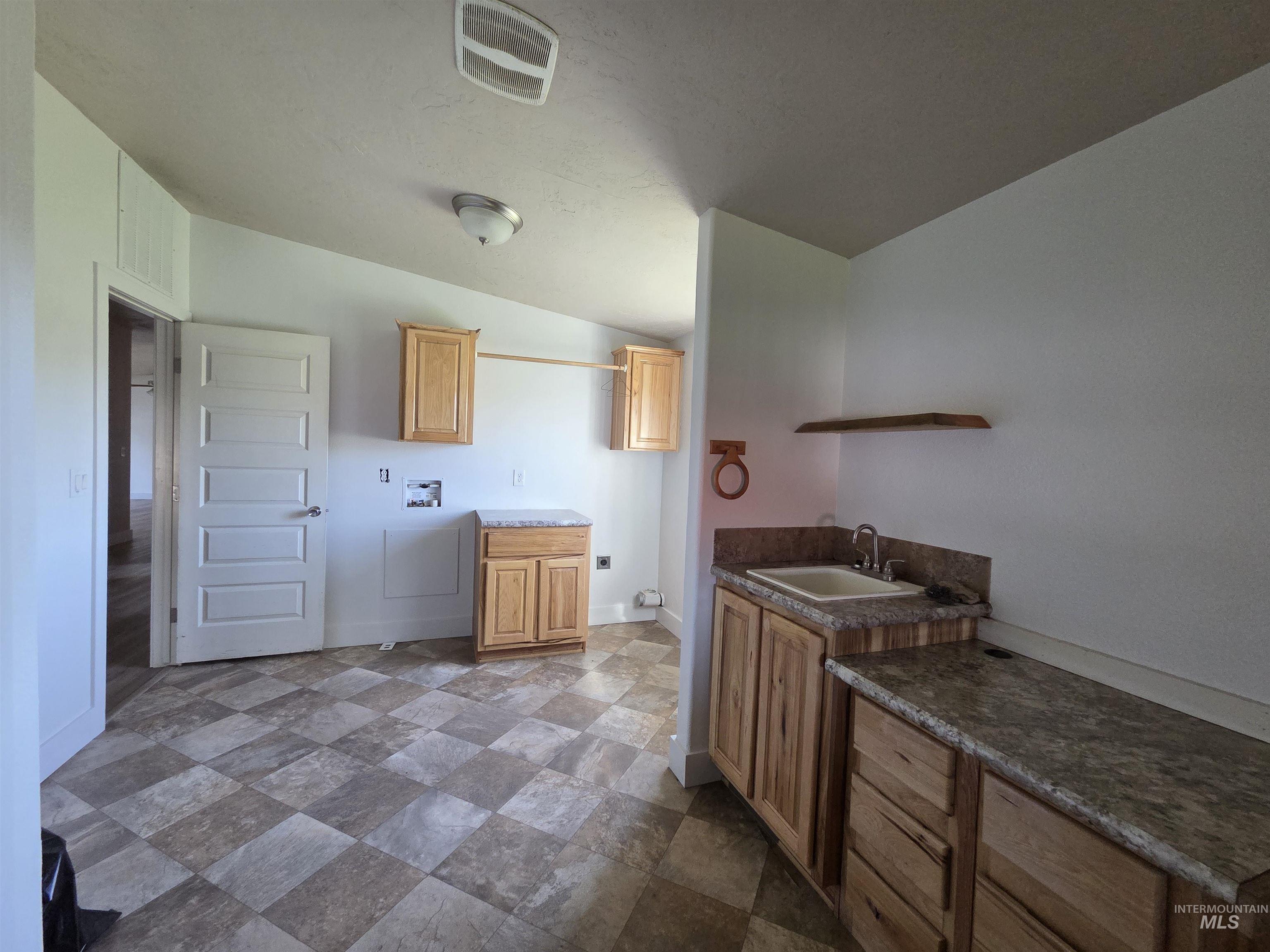 2205 Jackson Creek Rd Property Photo 48