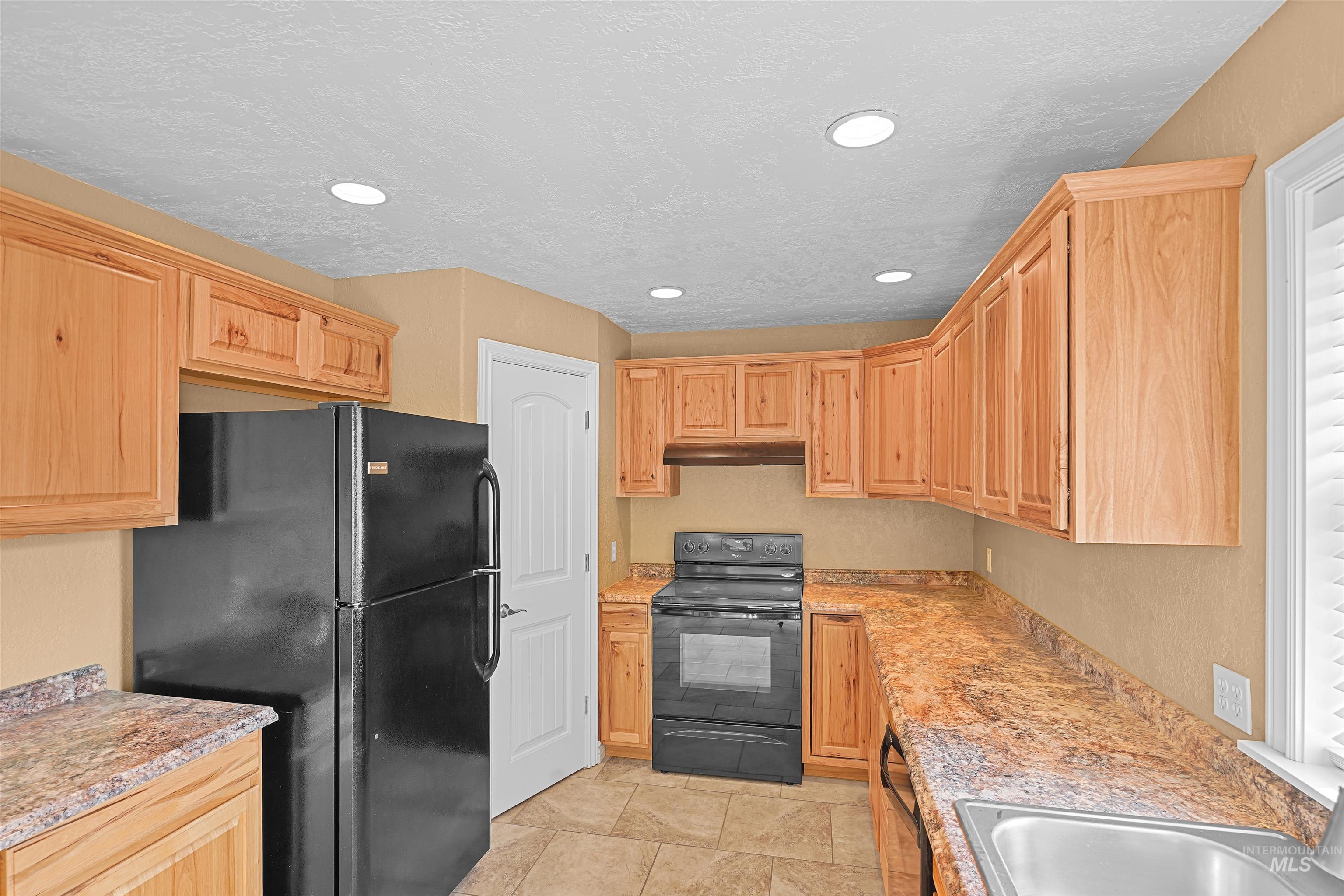 2040 Conant Property Photo 2