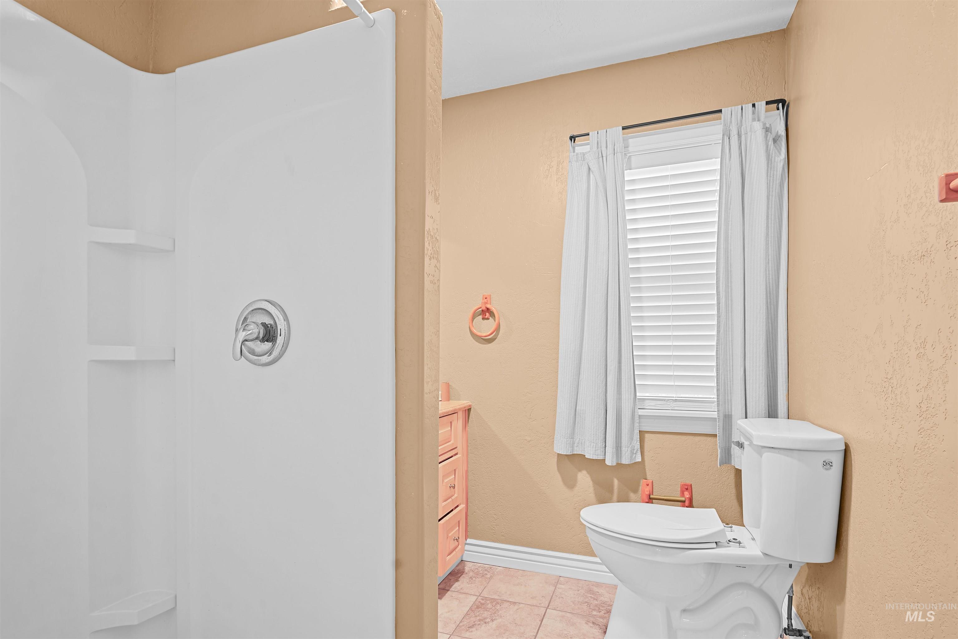 2040 Conant Property Photo 6