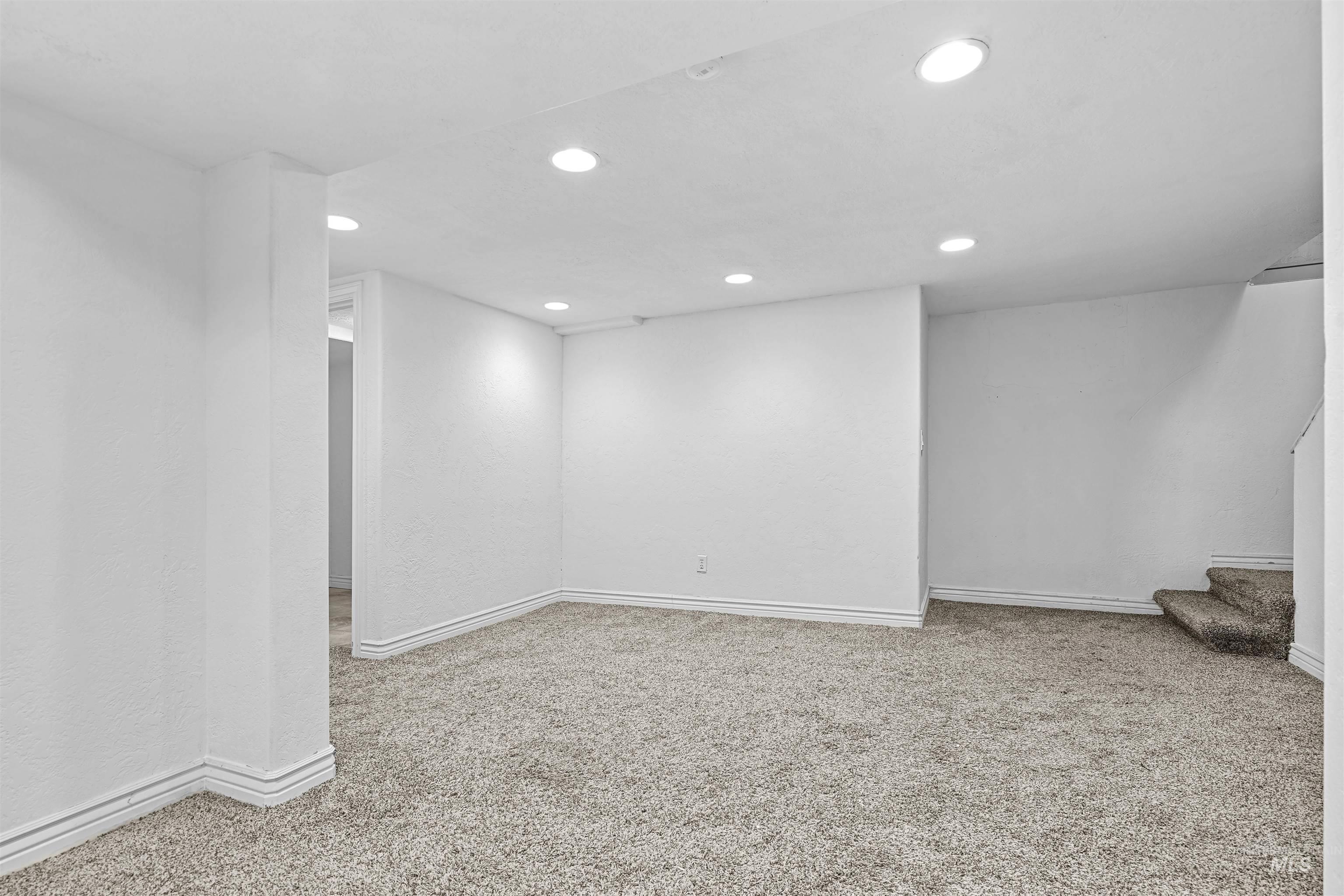 2040 Conant Property Photo 10