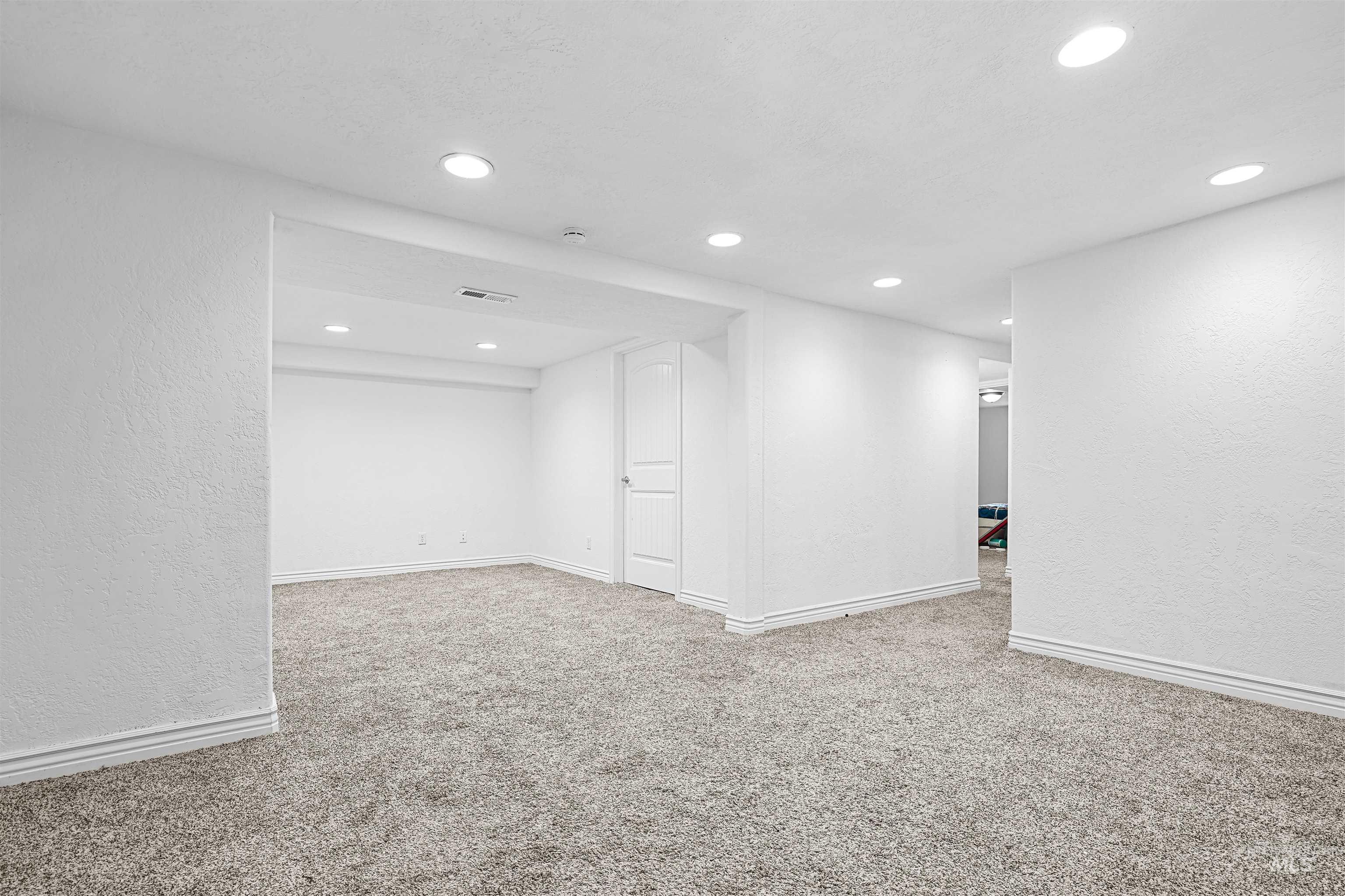 2040 Conant Property Photo 11