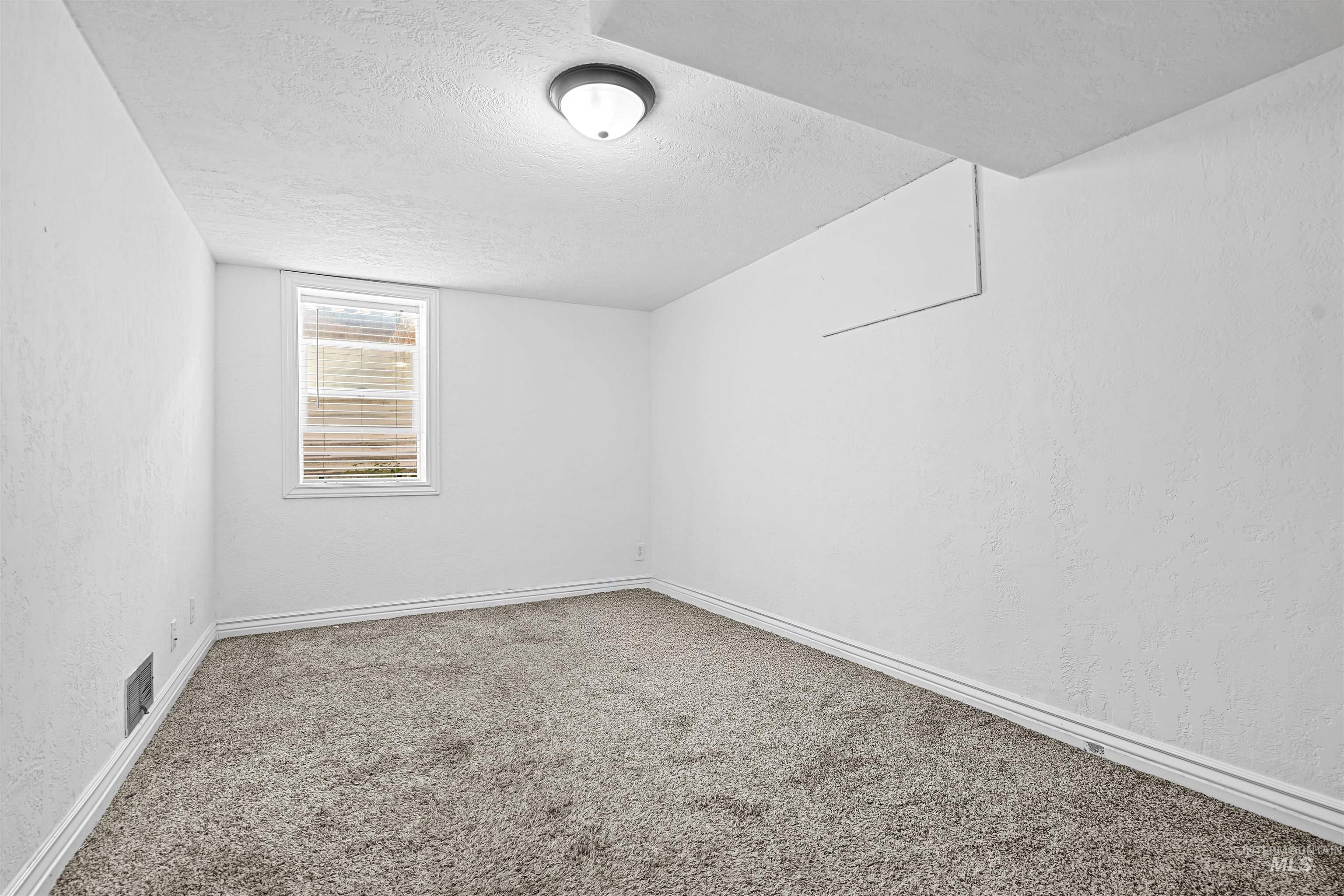 2040 Conant Property Photo 12