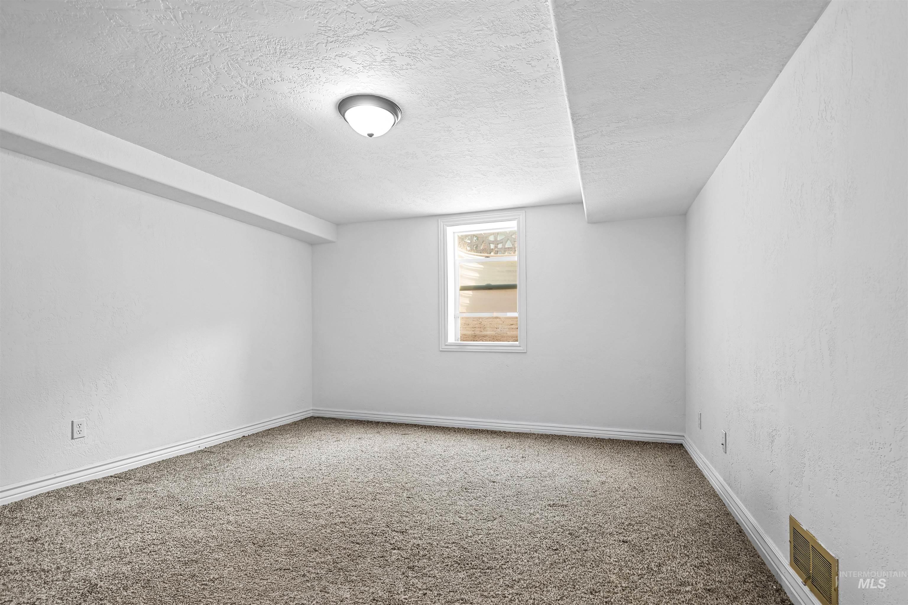 2040 Conant Property Photo 13