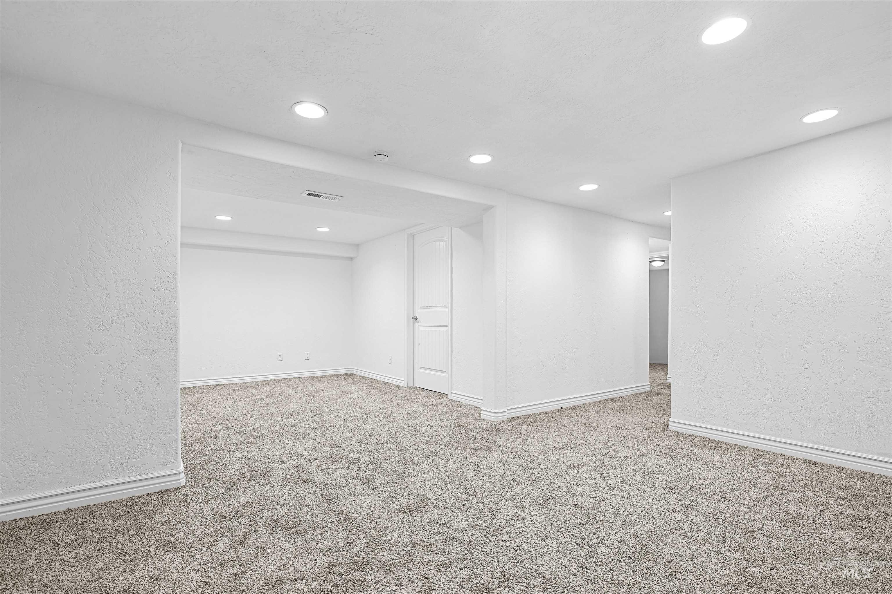 2040 Conant Property Photo 15