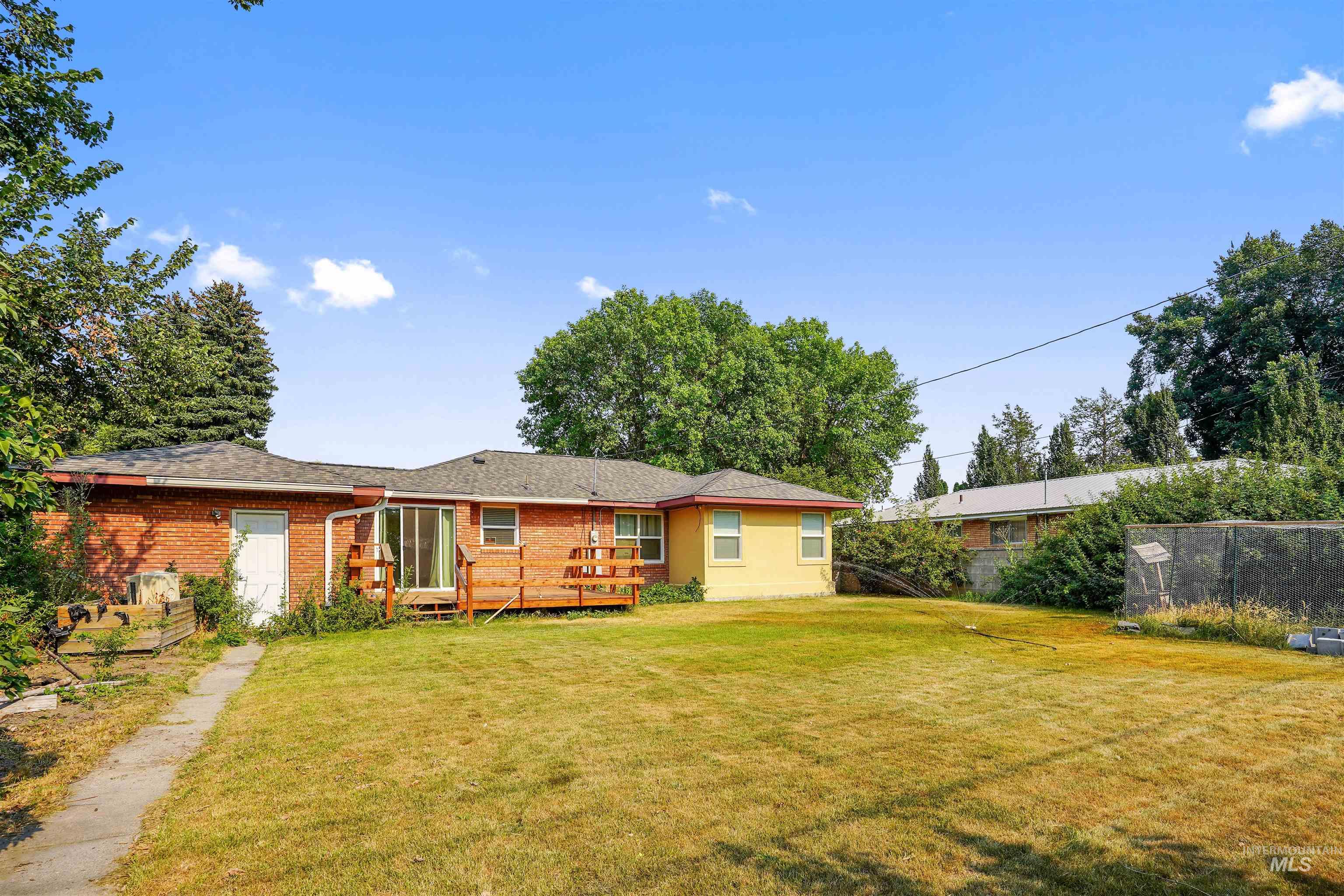 2040 Conant Property Photo 17