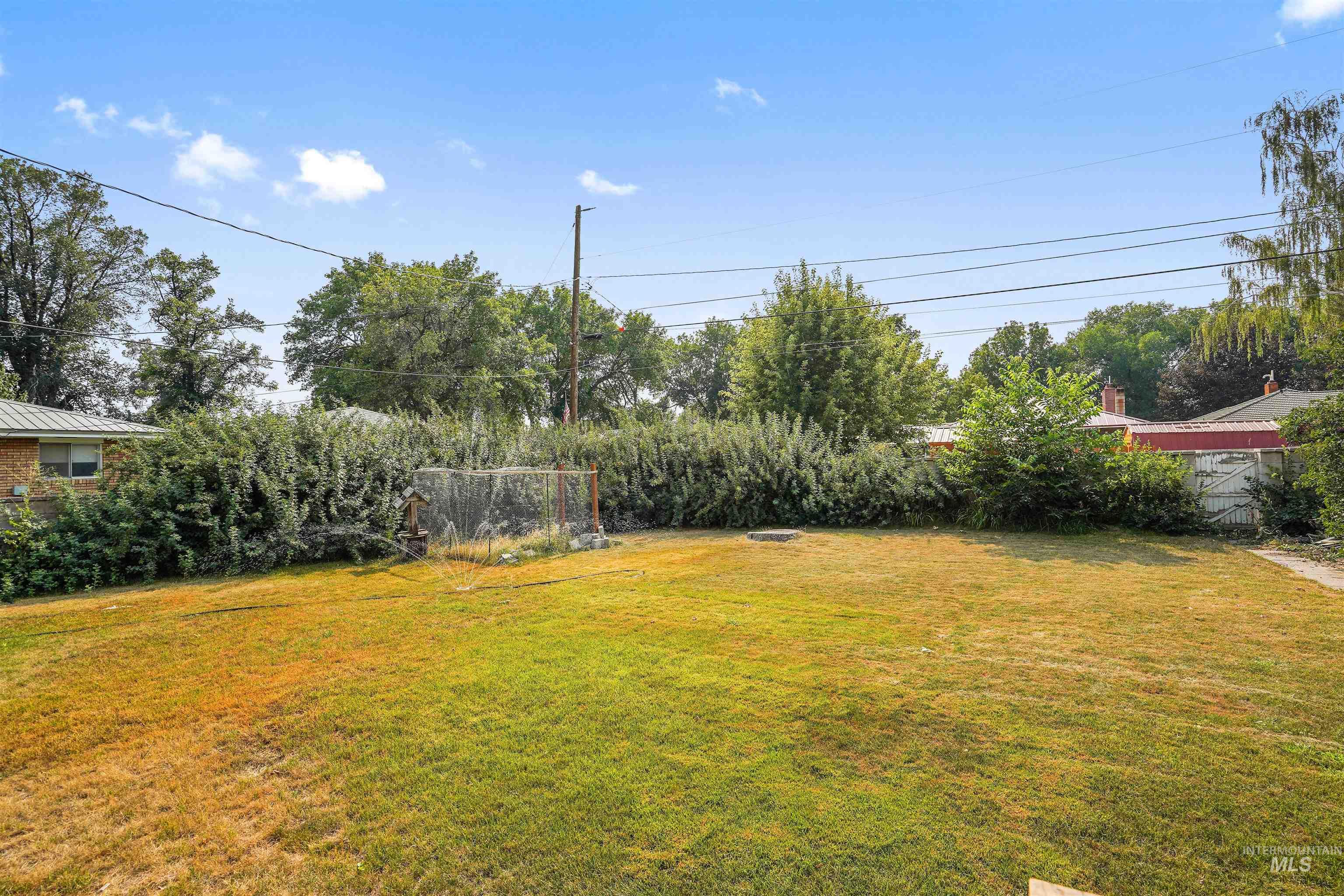 2040 Conant Property Photo 18