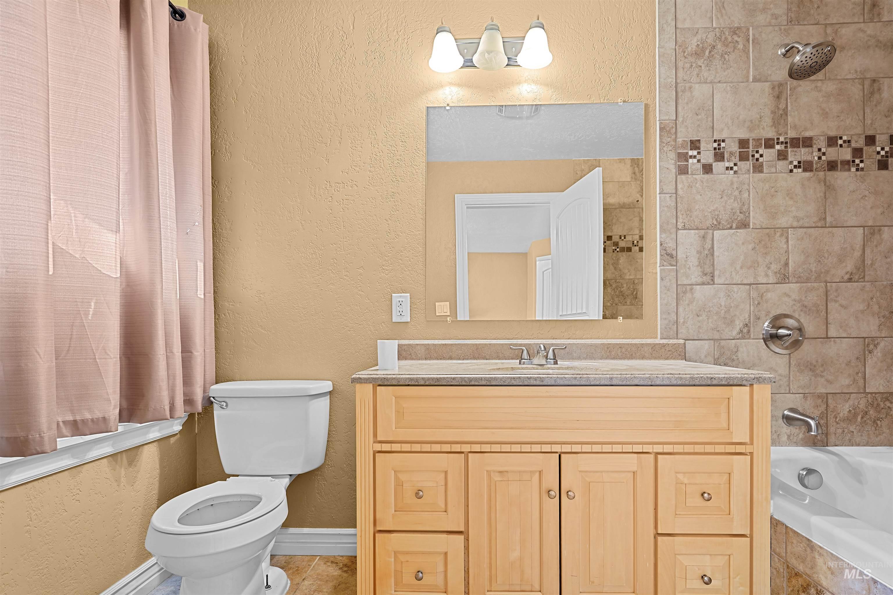 2040 Conant Property Photo 19