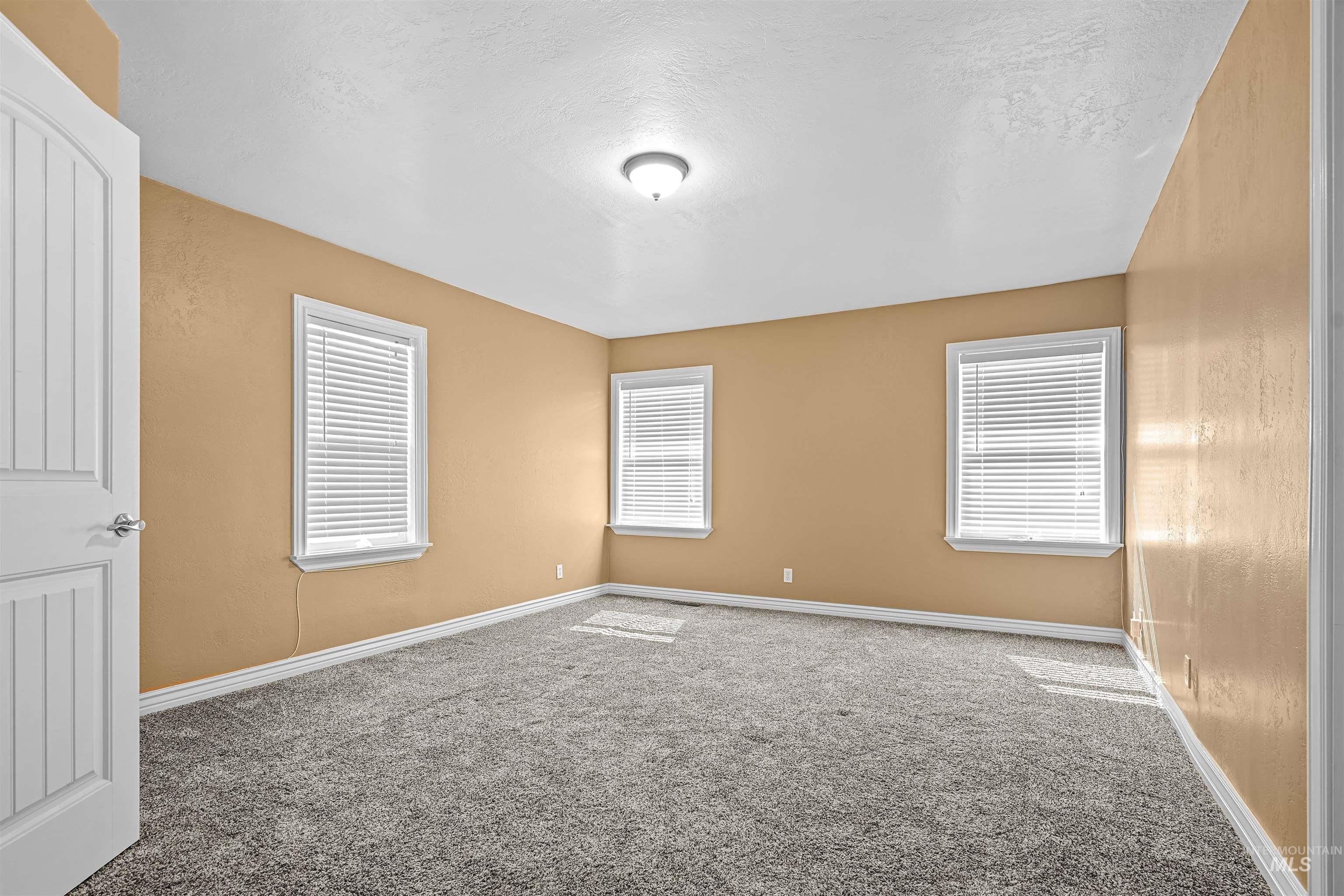 2040 Conant Property Photo 20