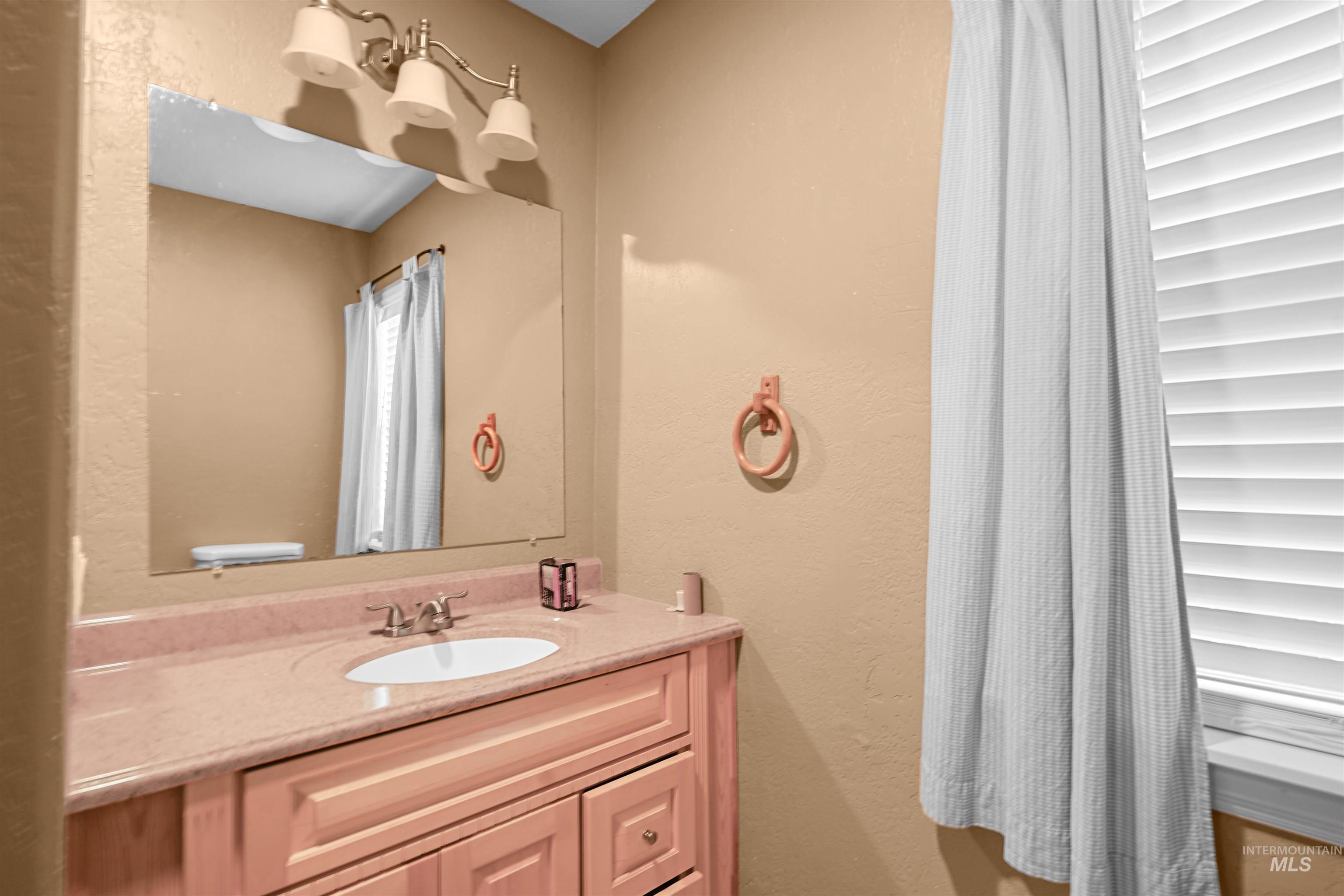 2040 Conant Property Photo 21