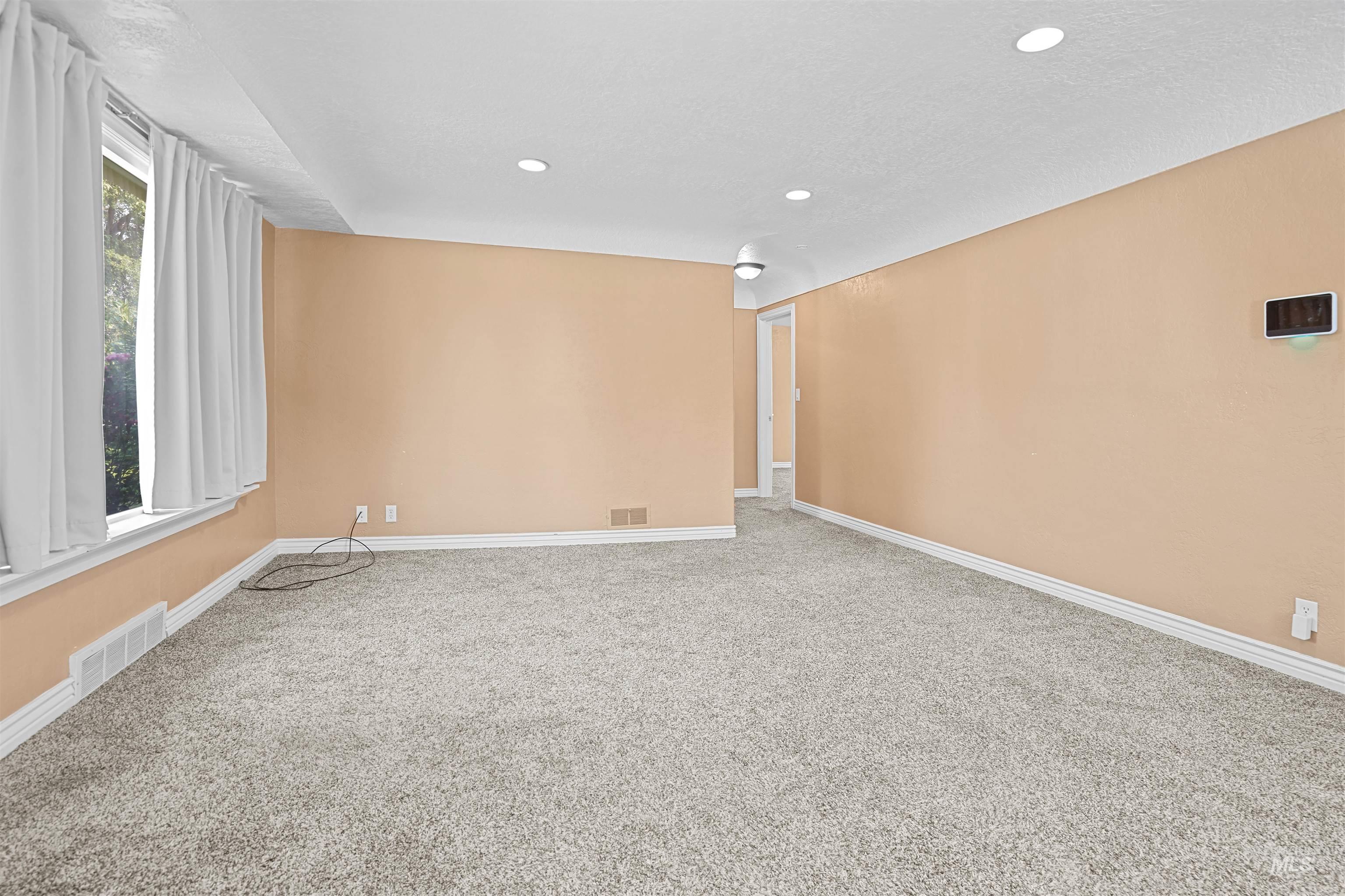 2040 Conant Property Photo 25
