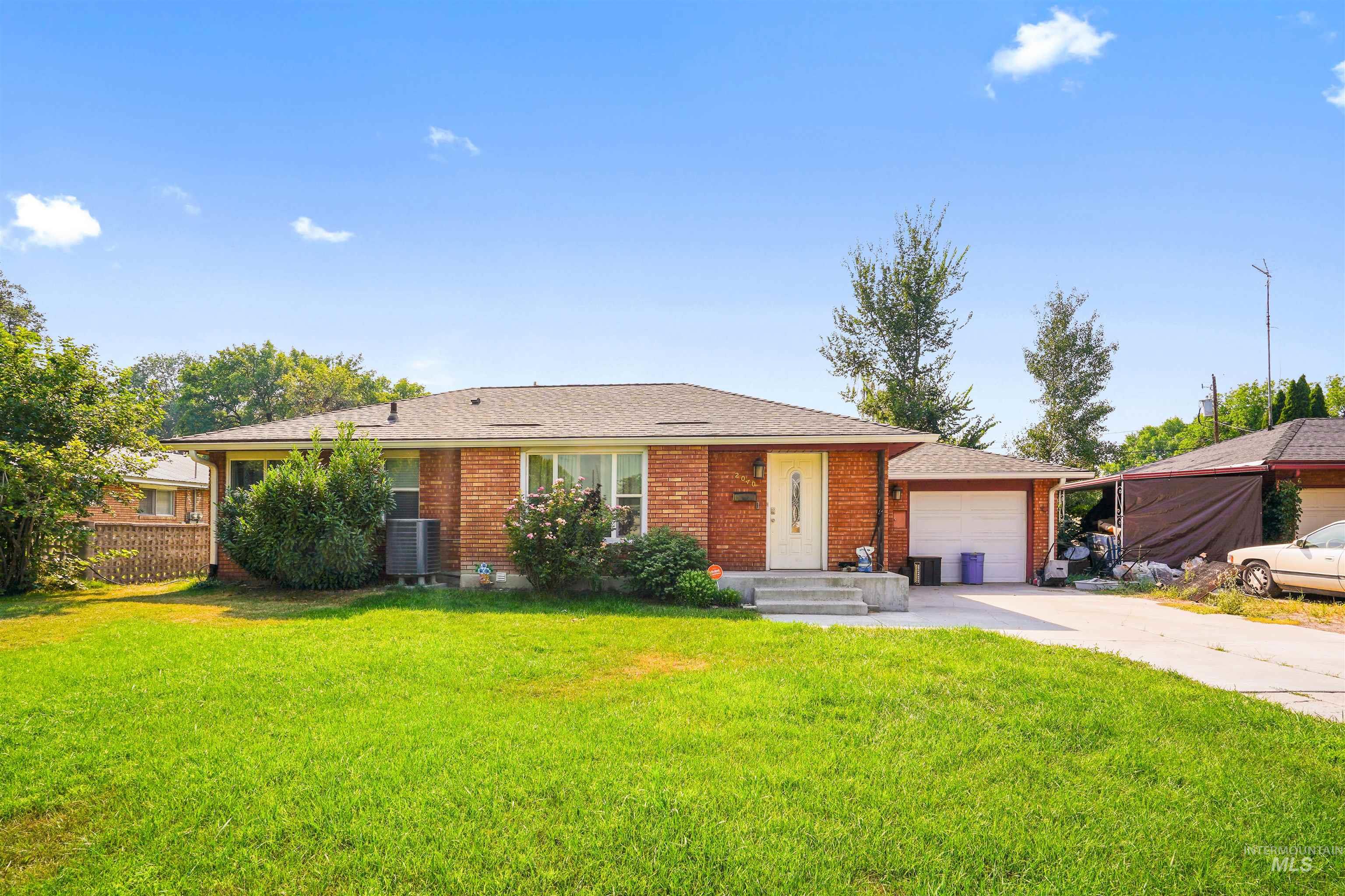 2040 Conant Property Photo 29