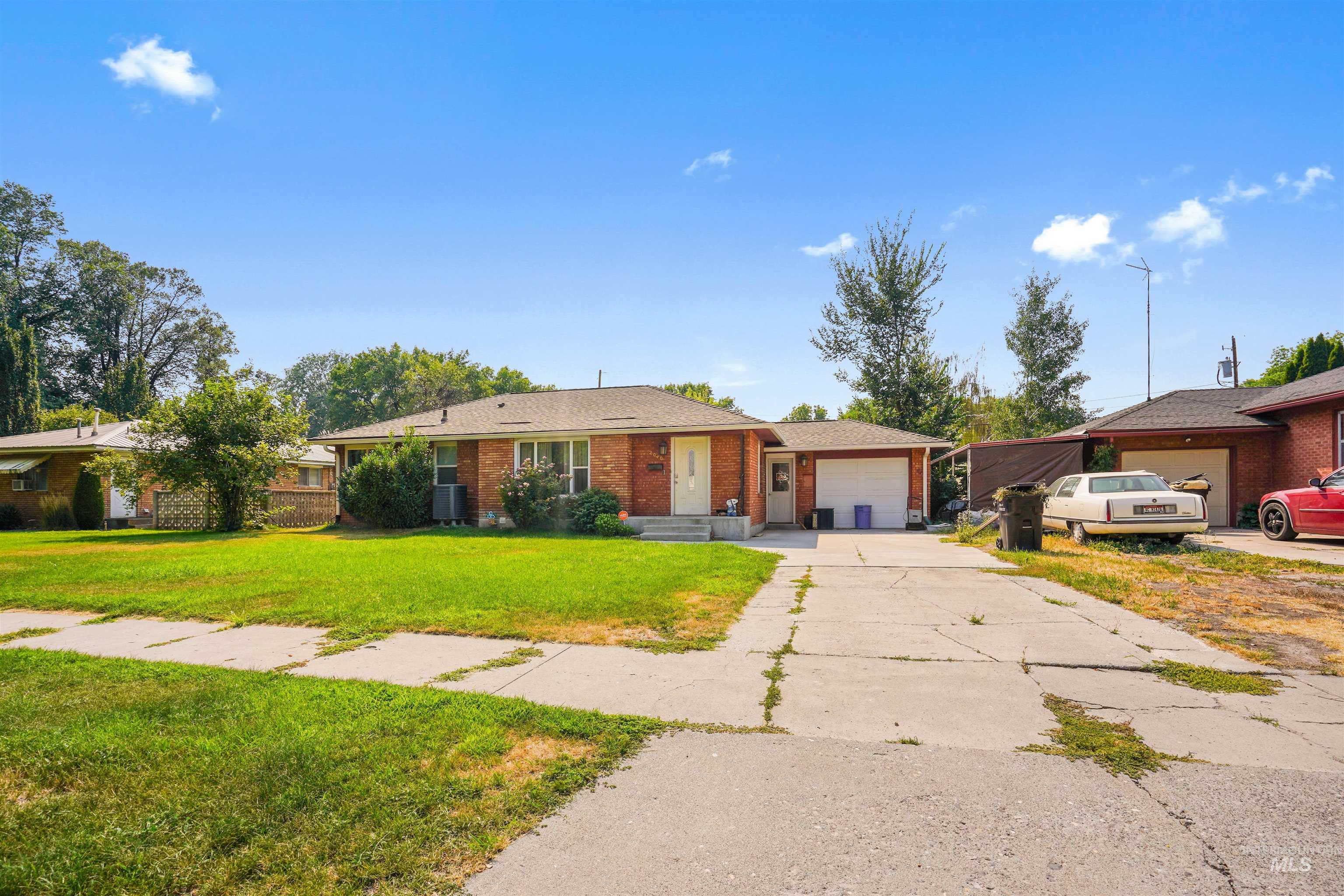 2040 Conant Property Photo 30