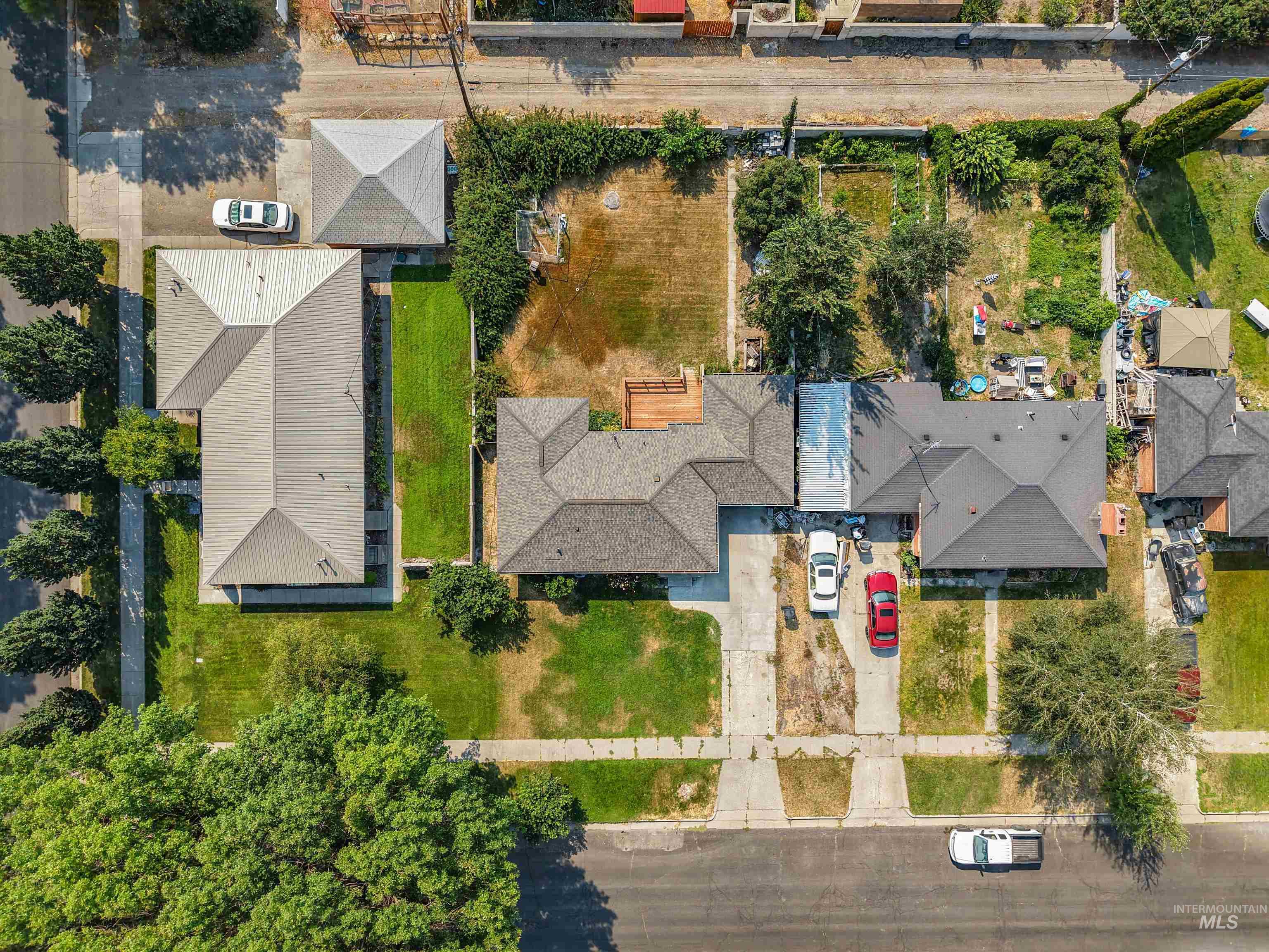 2040 Conant Property Photo 34