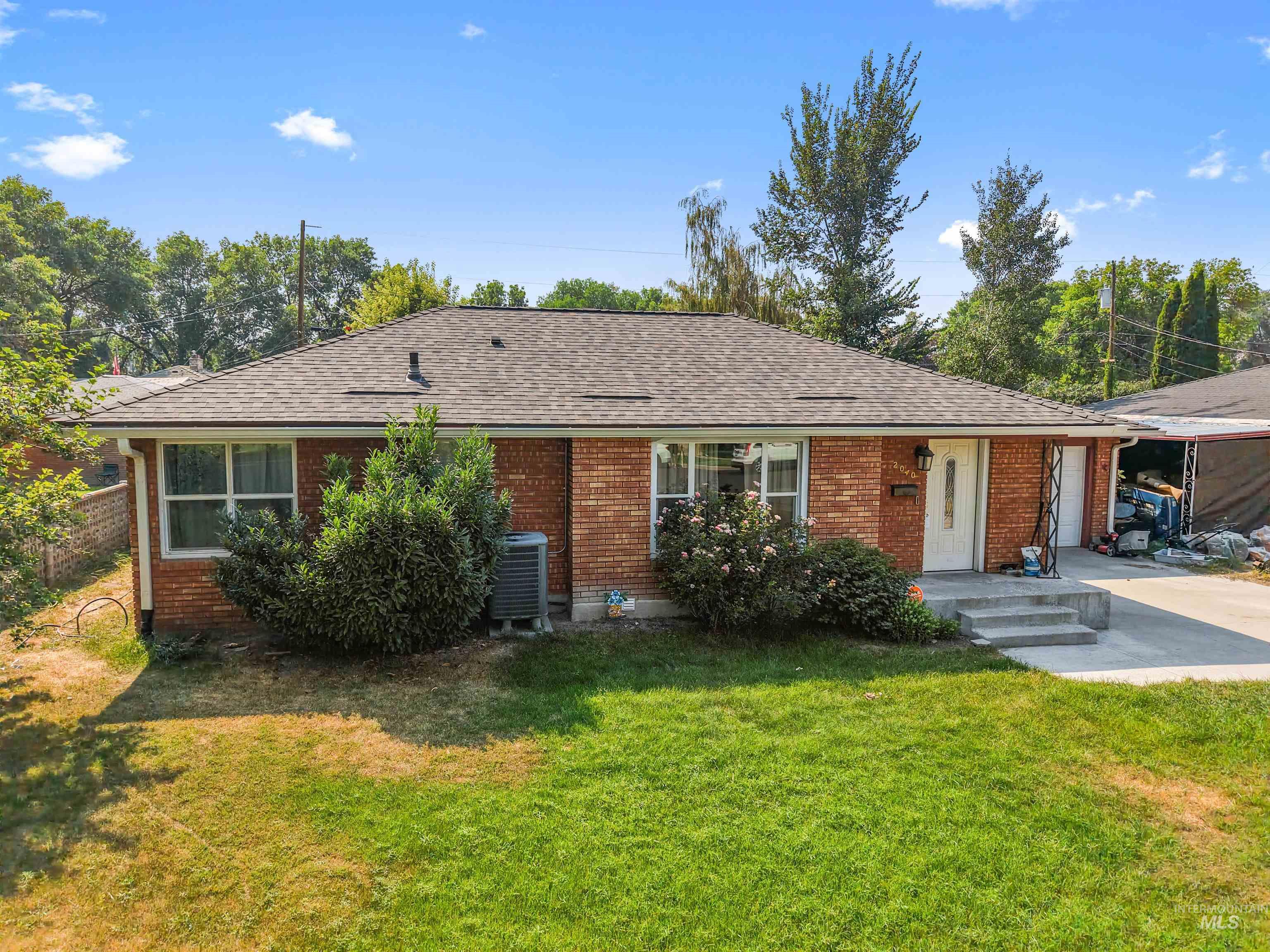 2040 Conant Property Photo 35