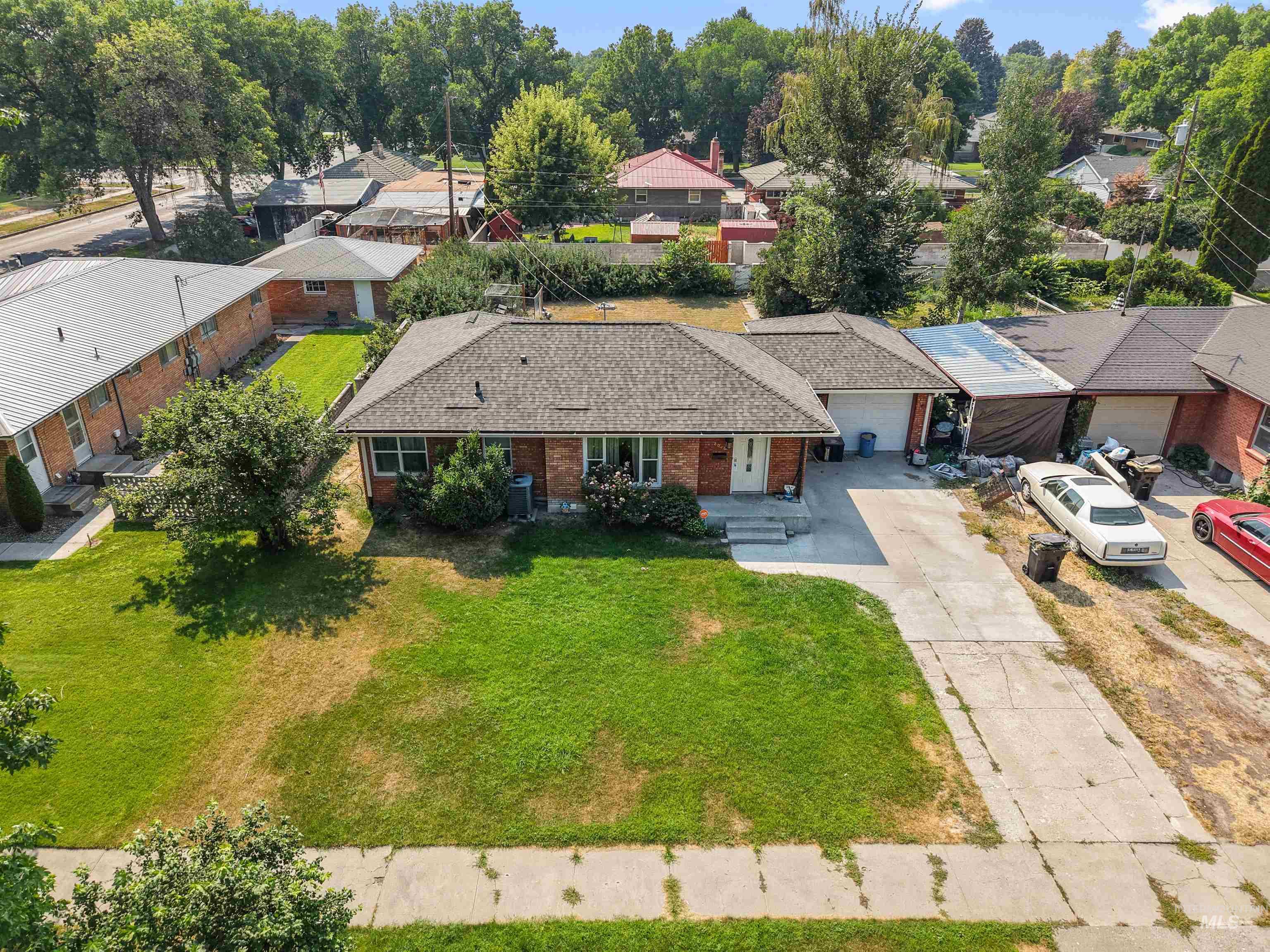2040 Conant Property Photo 36