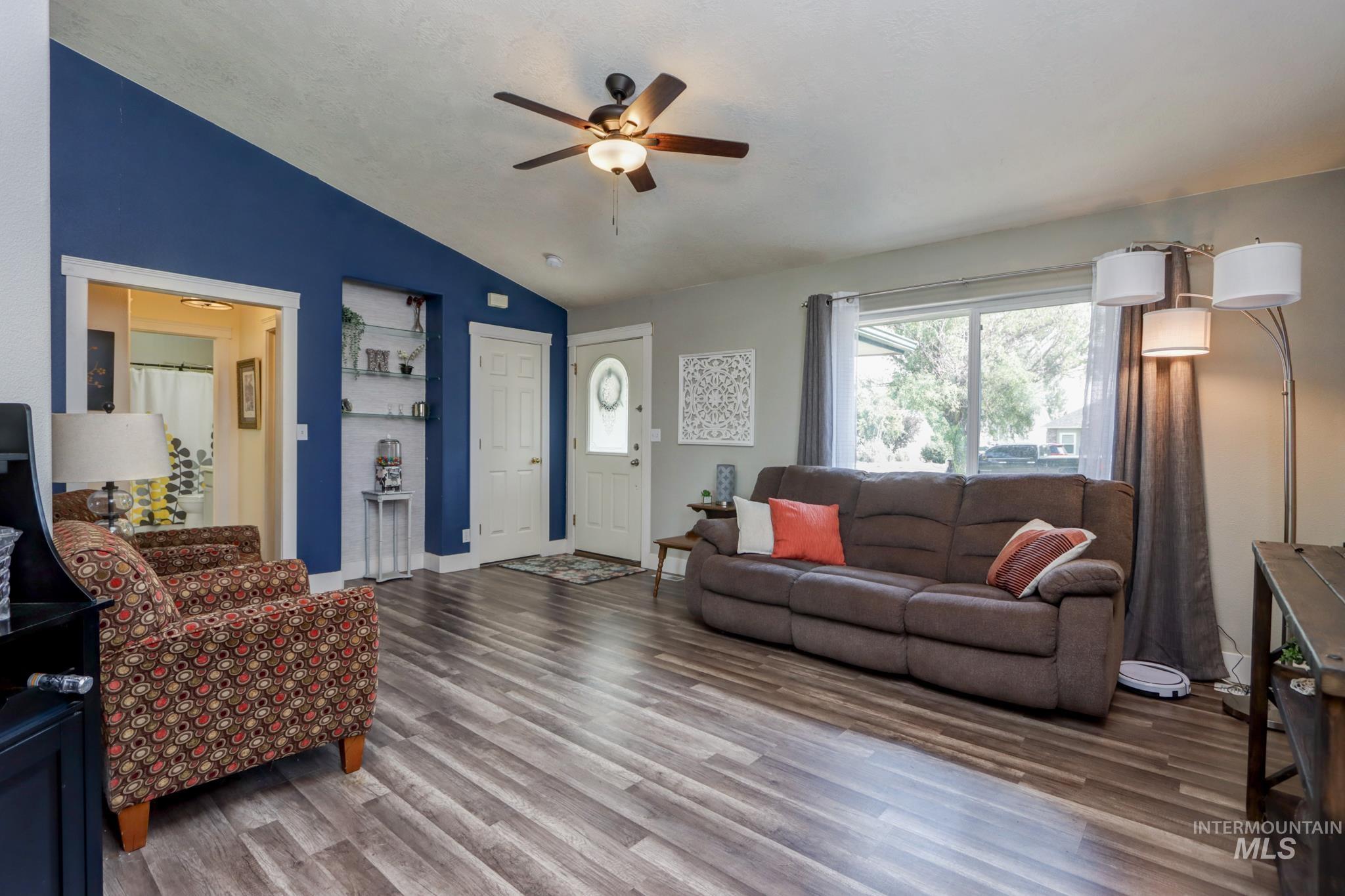 2061 Shelley Dr Property Photo 2