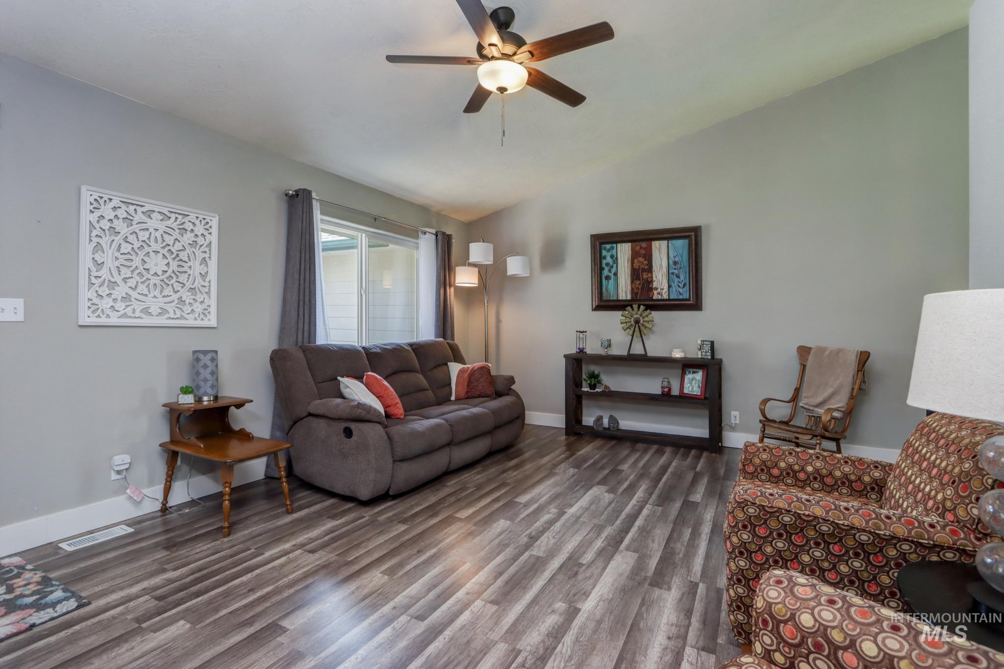 2061 Shelley Dr Property Photo 3
