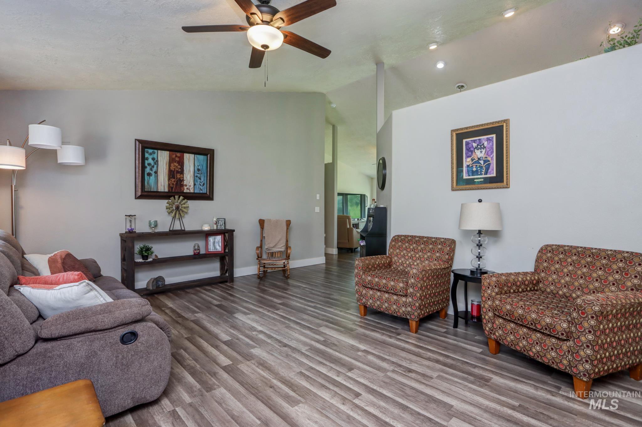 2061 Shelley Dr Property Photo 4
