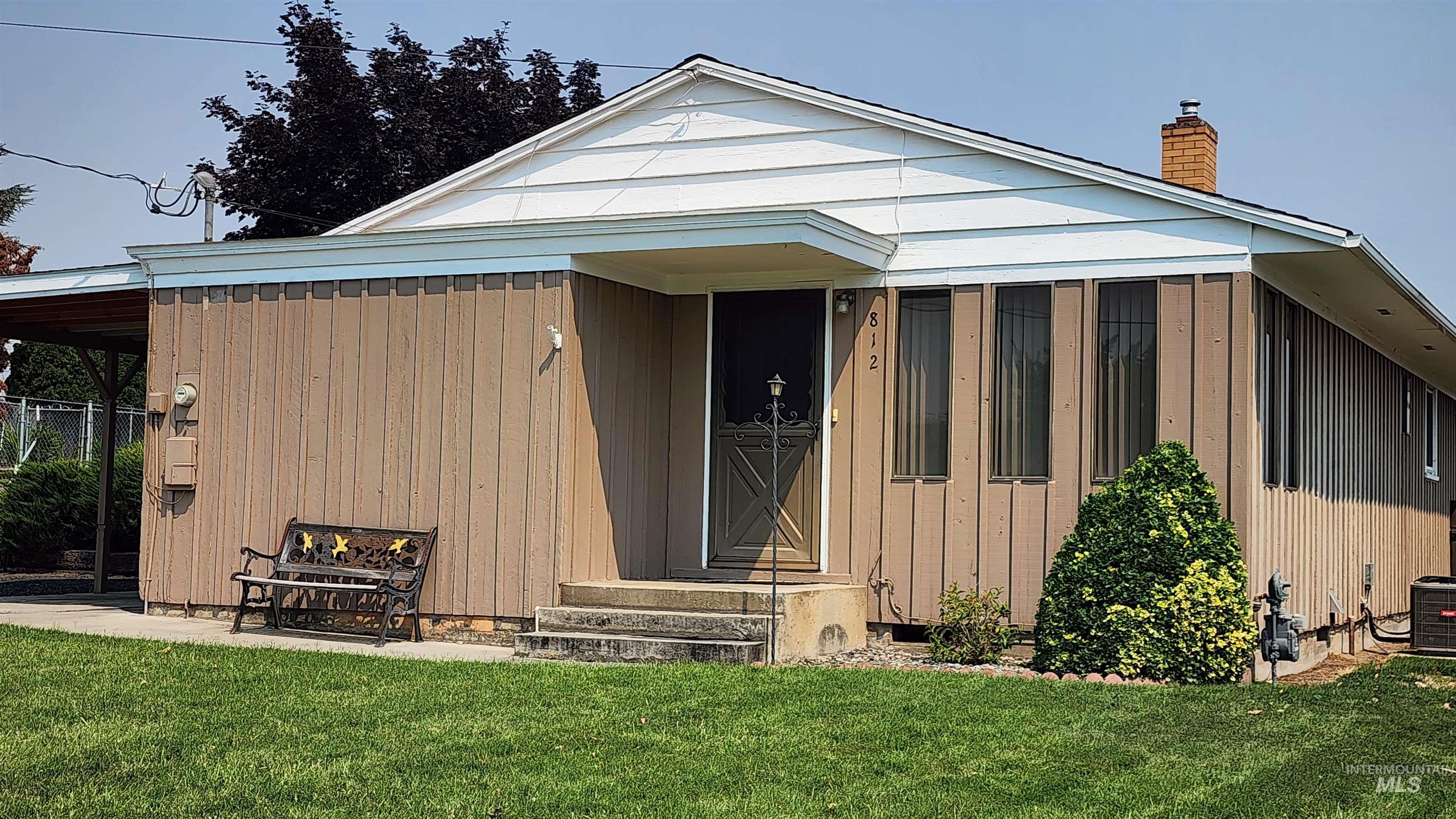 812 Walk Ln Property Photo 3