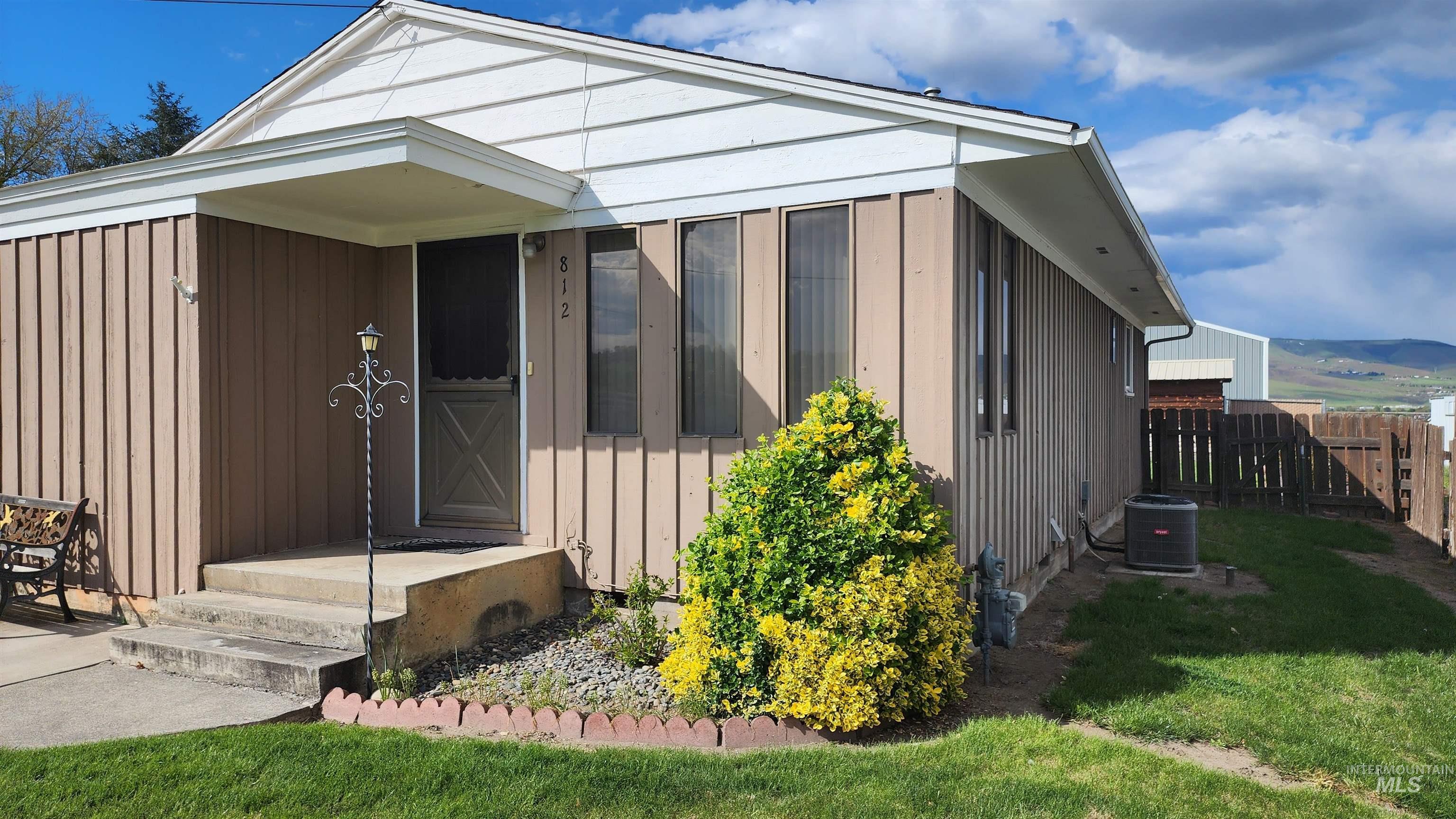 812 Walk Ln Property Photo 11