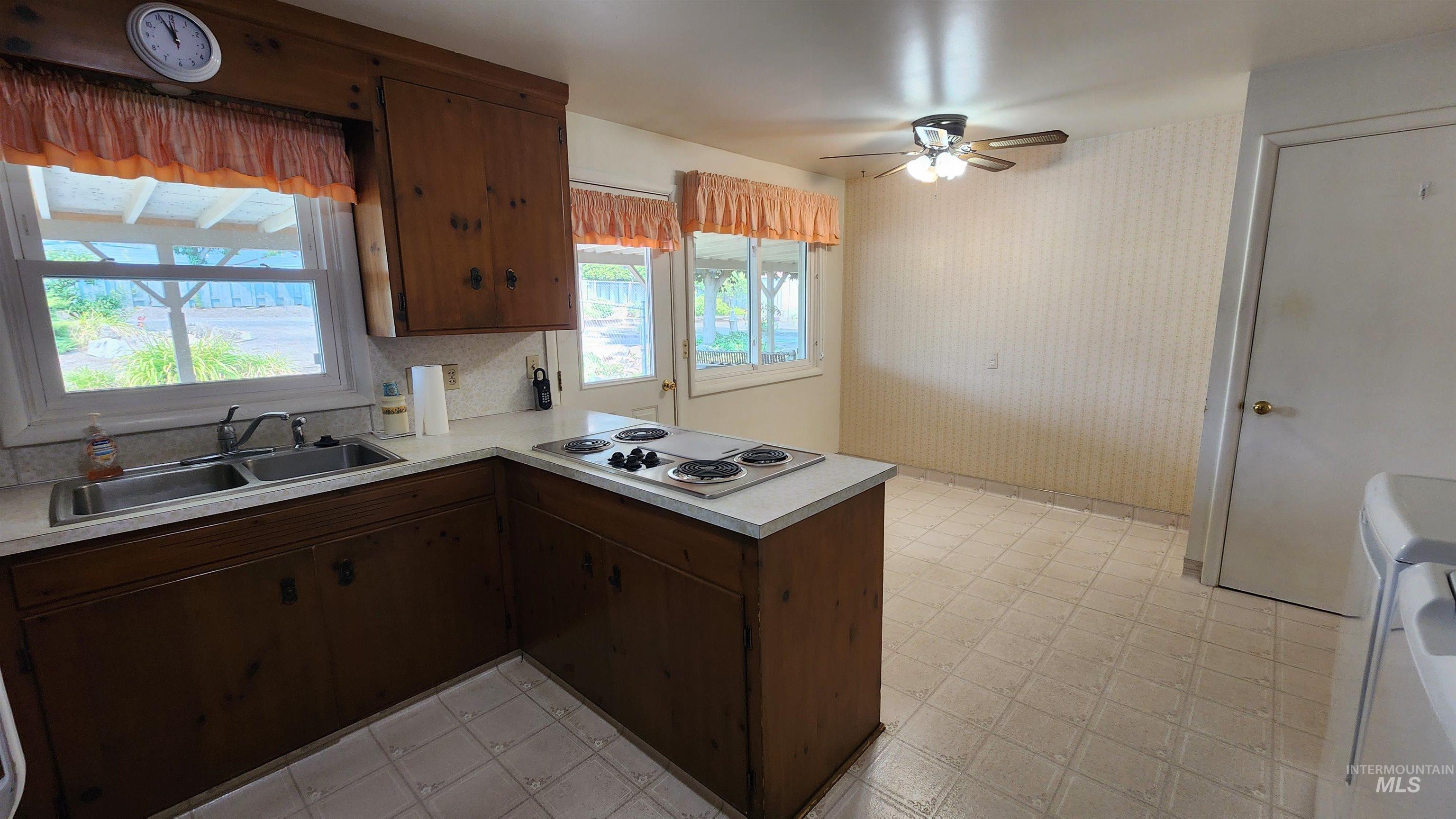 812 Walk Ln Property Photo 13