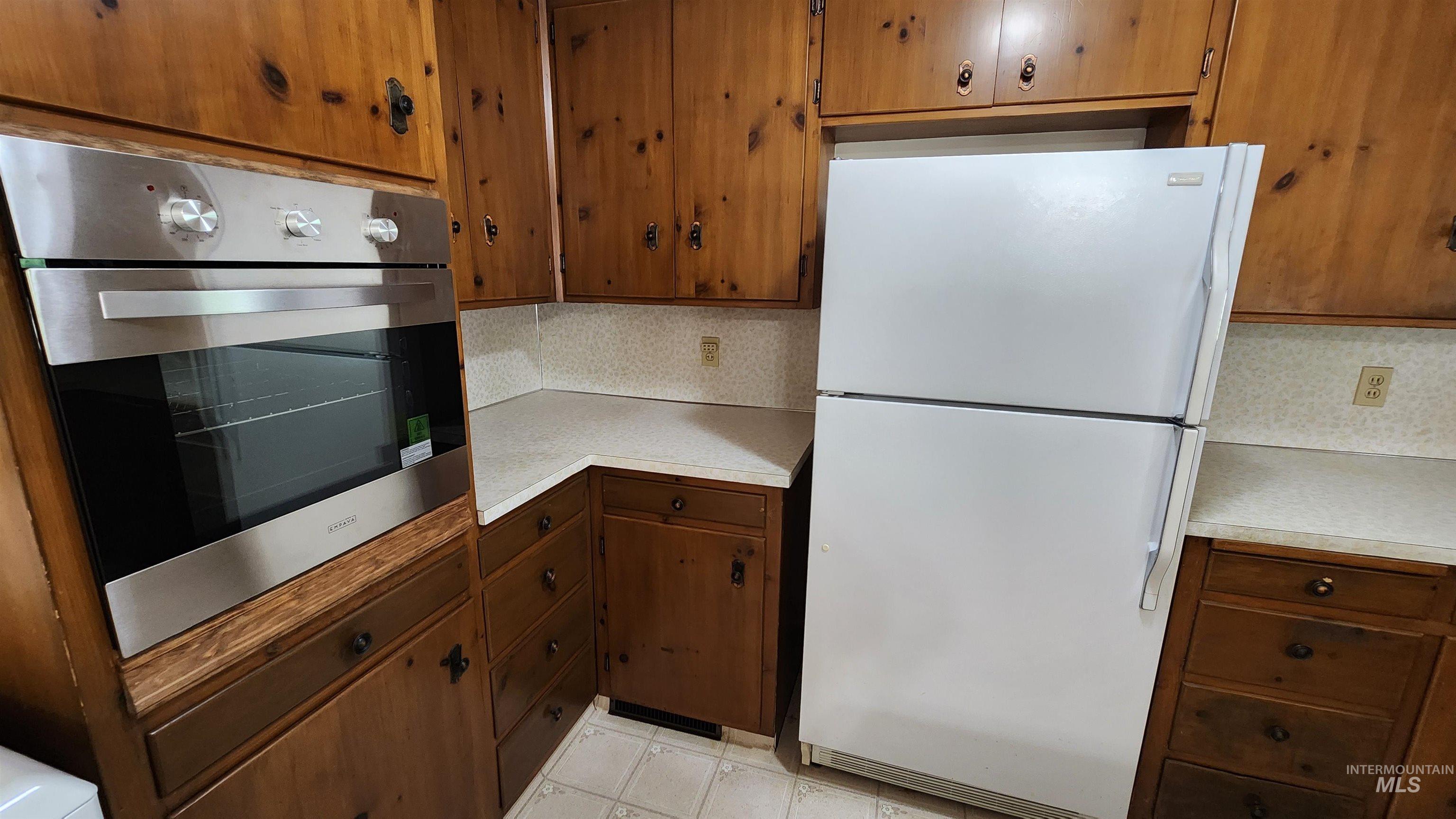 812 Walk Ln Property Photo 14