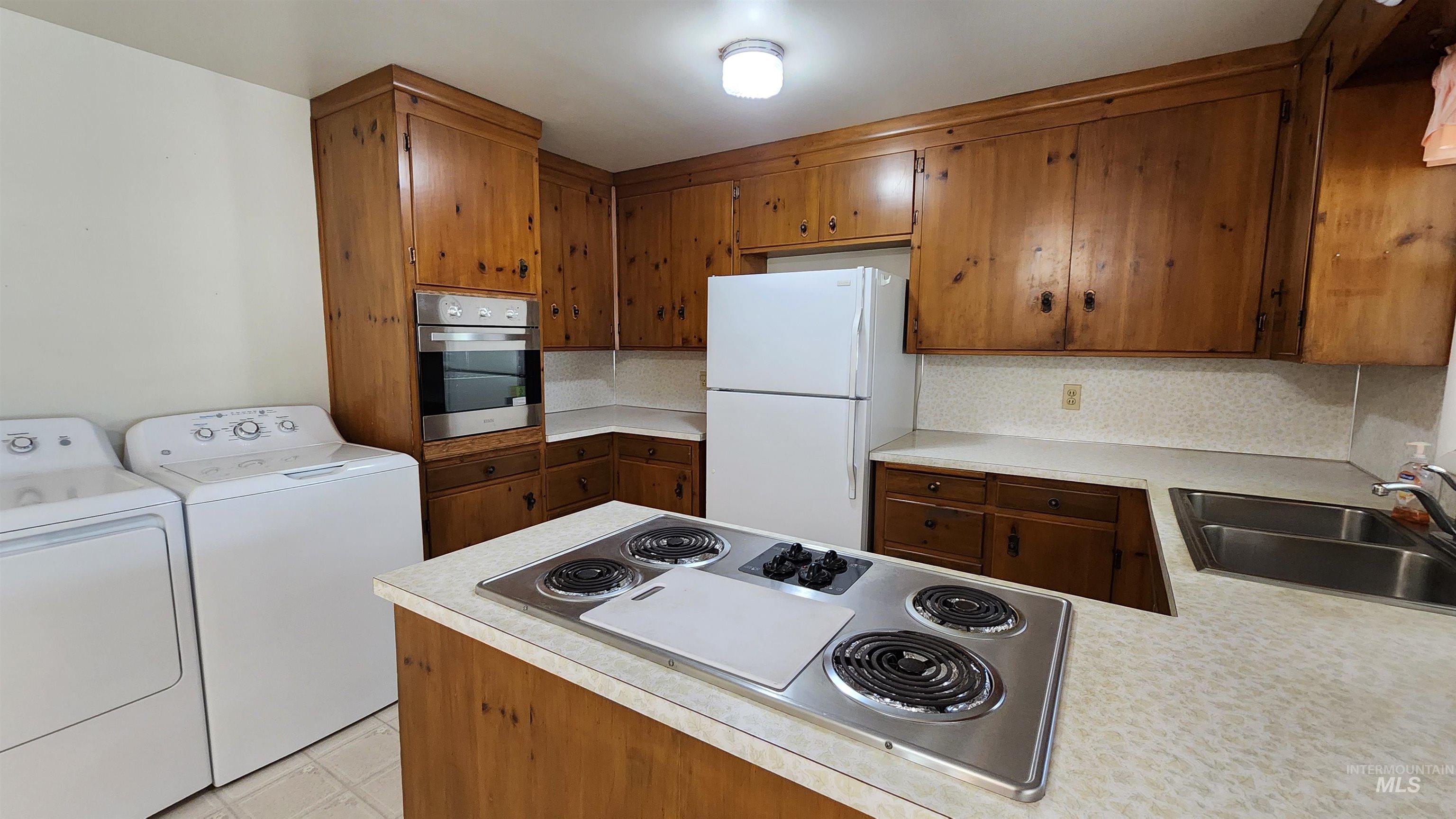 812 Walk Ln Property Photo 16