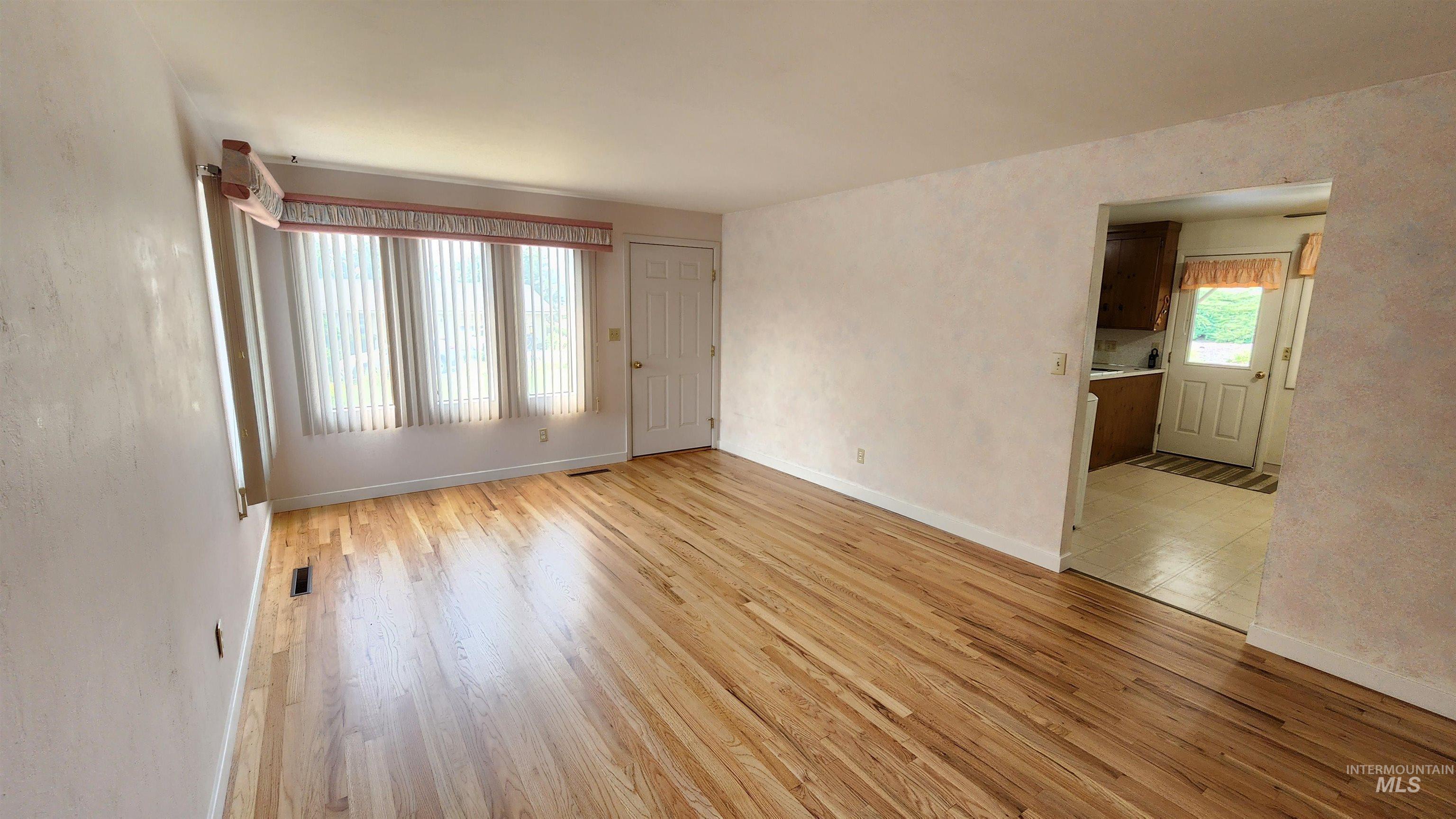 812 Walk Ln Property Photo 19