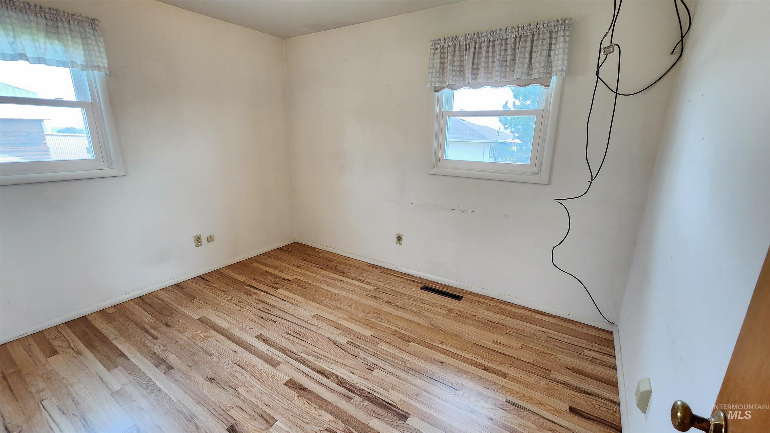 812 Walk Ln Property Photo 24