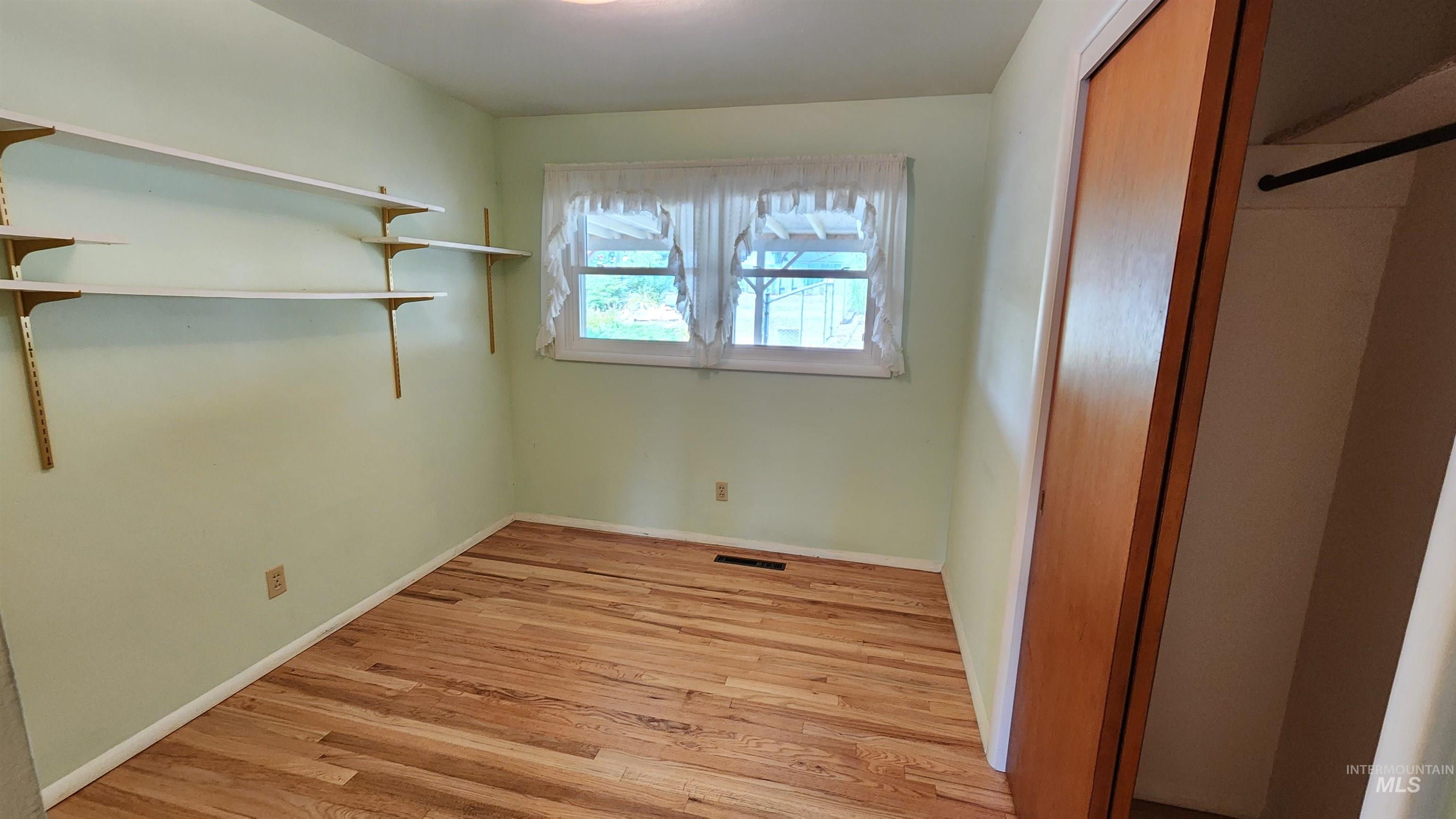 812 Walk Ln Property Photo 27