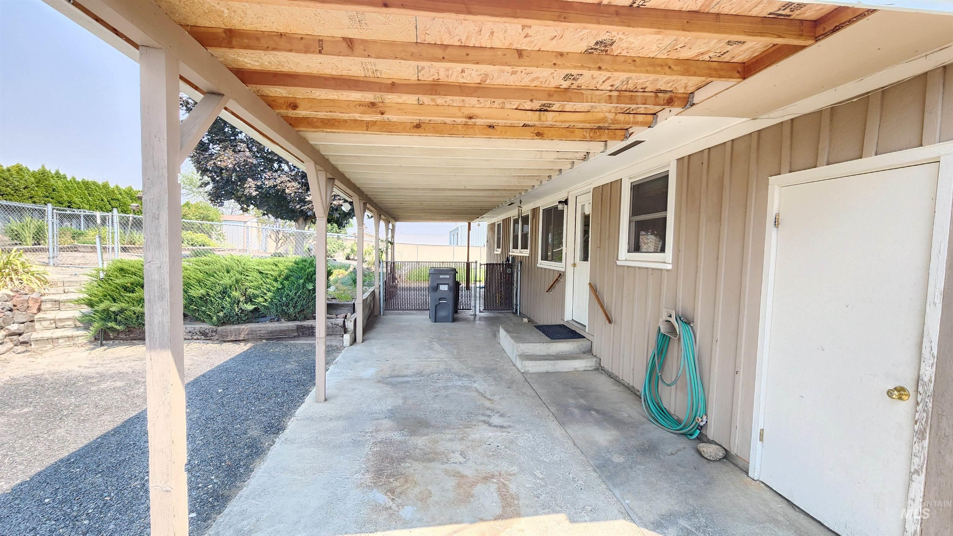 812 Walk Ln Property Photo 28