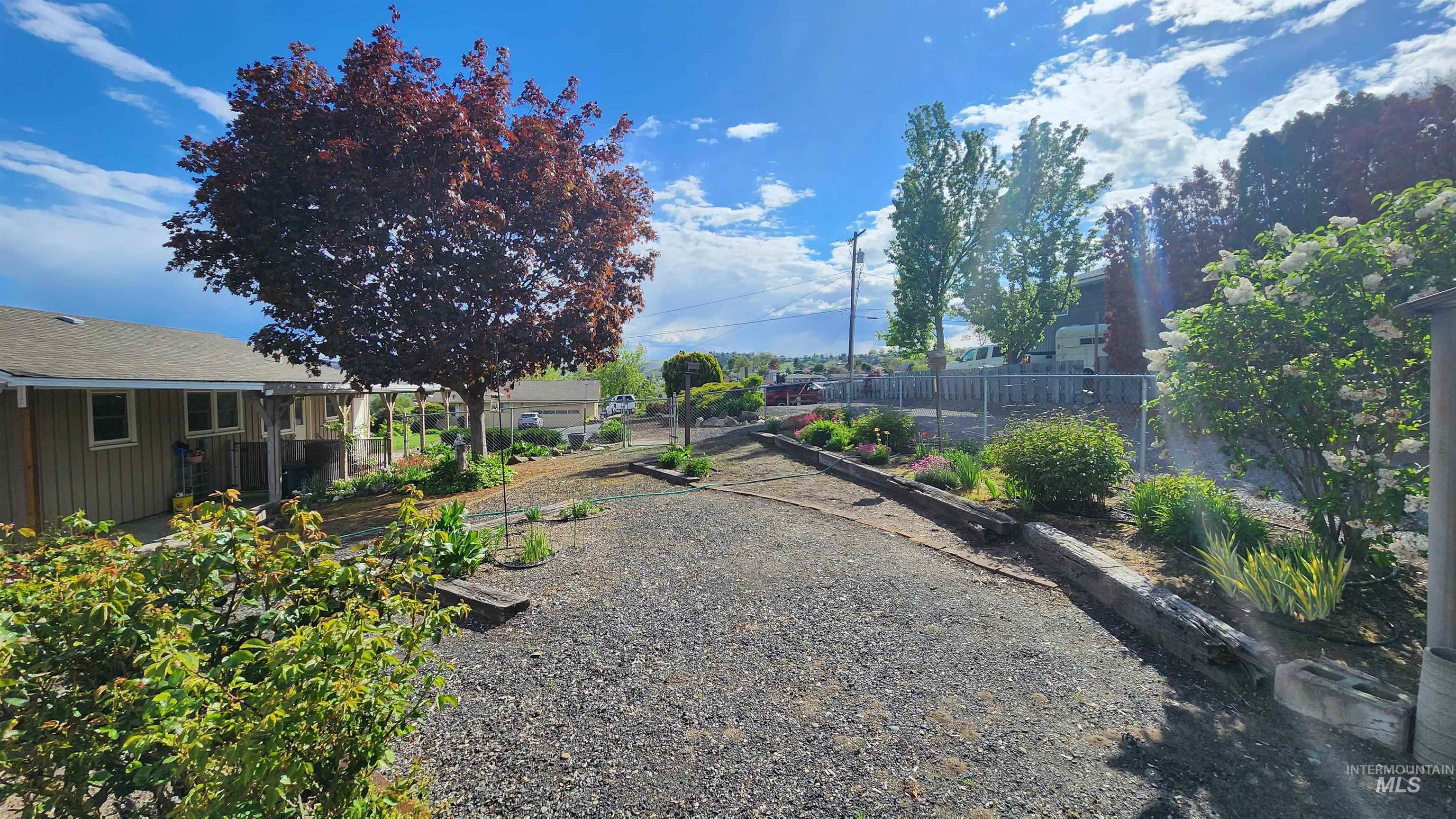 812 Walk Ln Property Photo 30