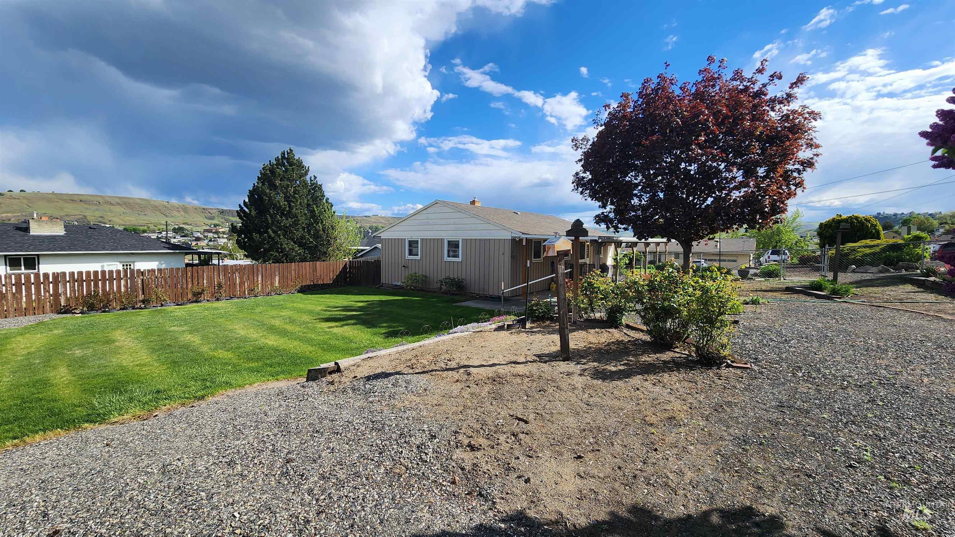 812 Walk Ln Property Photo 34